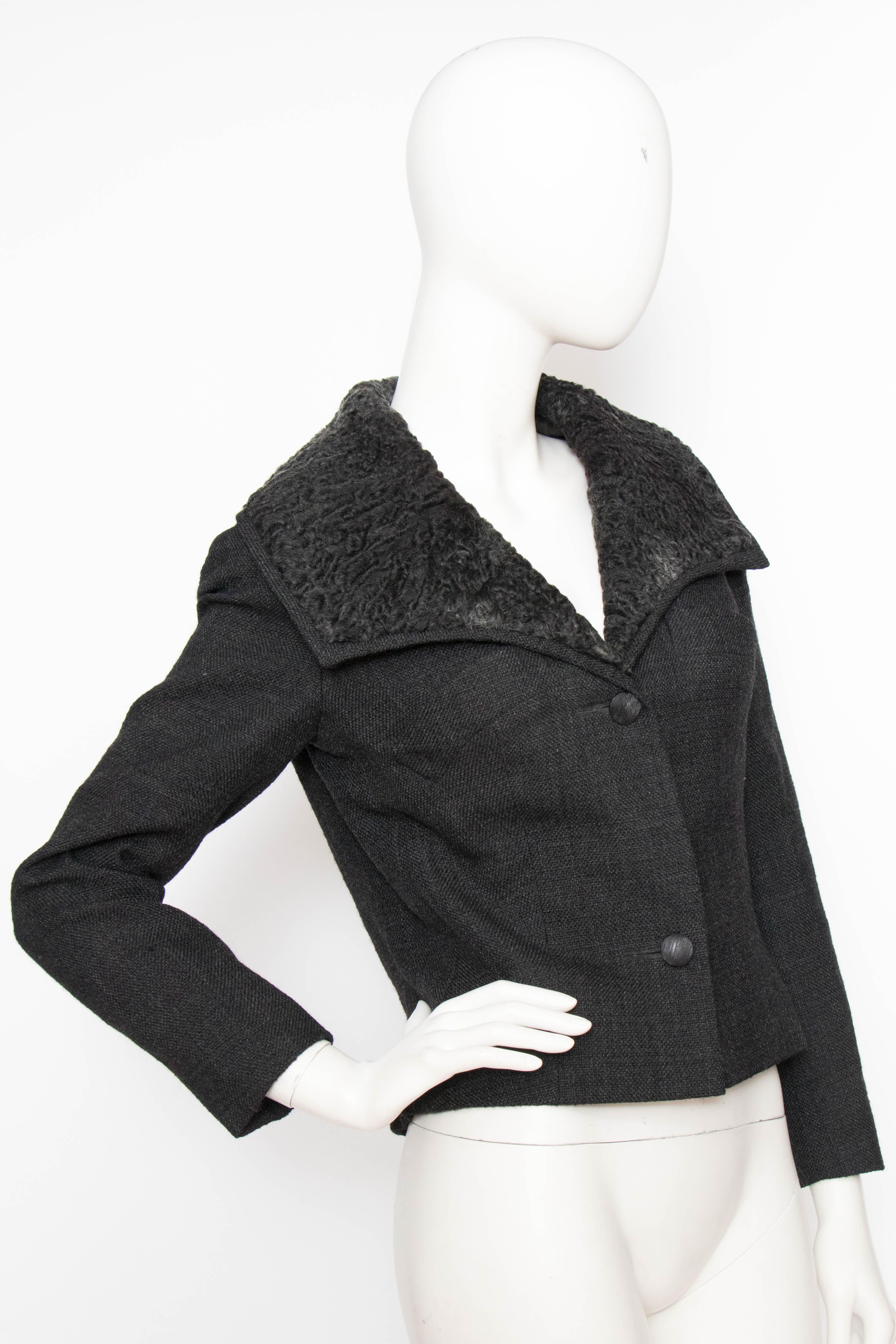 A 1950s cropped Christian Dior wool jacket with an elegant v-neckline, front-buttoned closure and fur-trimmed collar. The jacket is slightly nipped at the waist and has beautiful couture-style dart and seam work. The jacket is fully lined.

The size
