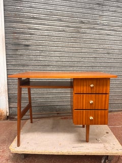 À 1960 small desk