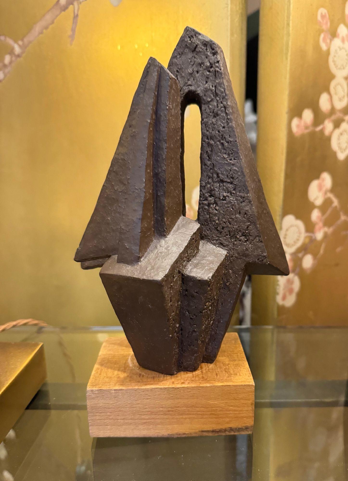A 1960s Belgian ceramic abstact sculpture with bronze textured style finish In Good Condition For Sale In London, GB