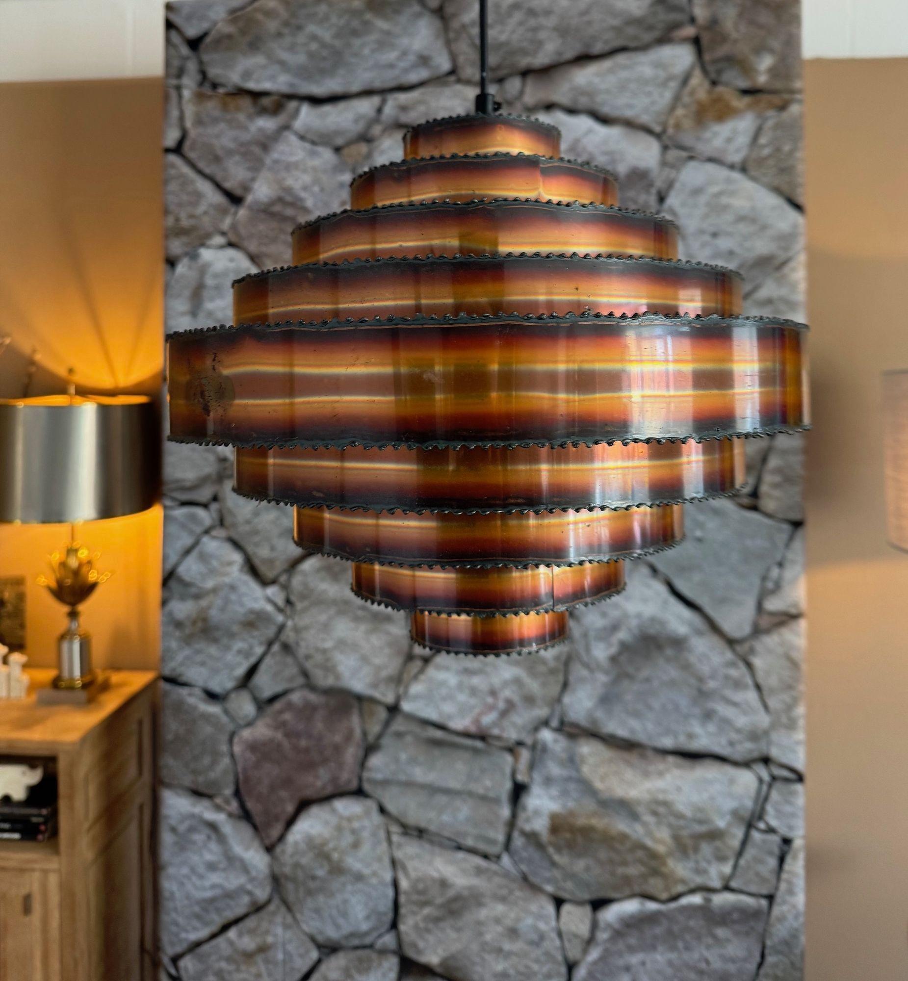Lámpara colgante geométrica danesa de cobre cortado con soplete de la década de 1960, obra de Svend Aage Holm Sorensen, con un solo accesorio
