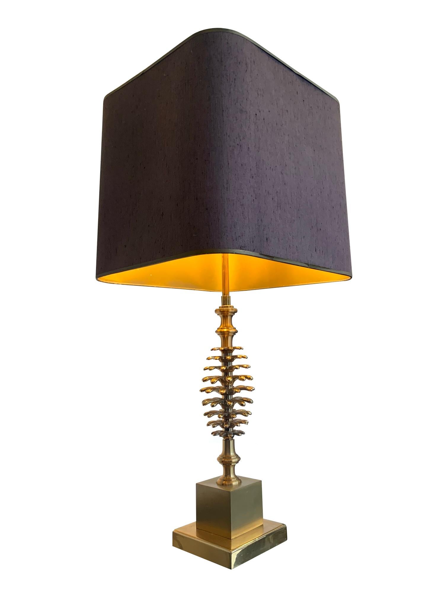 Lampade a pigna in ottone in stile Charles Charles del 1960 con paralume originale in vendita 1