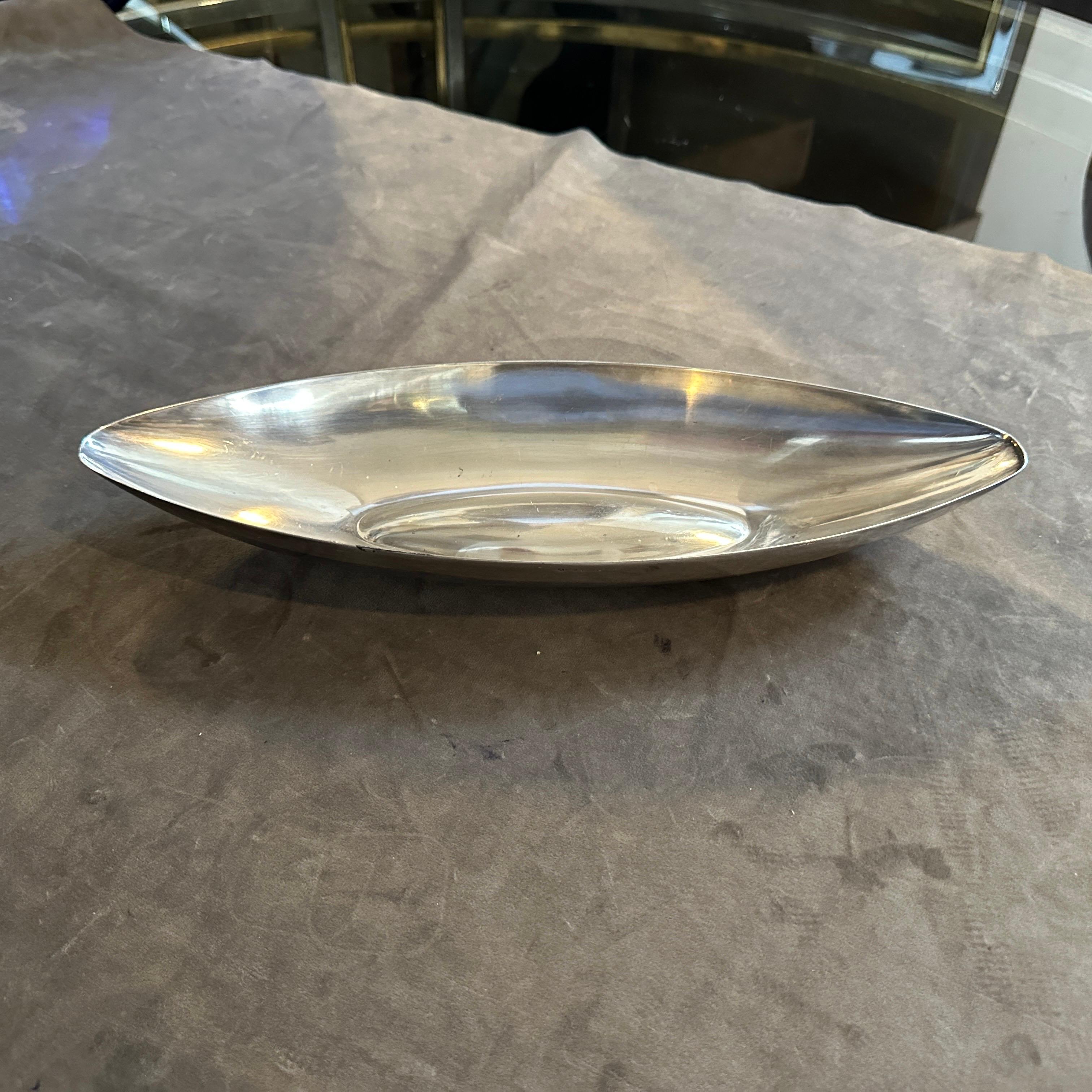 An high quality silver plated oval bowl designed by Lino Sabattini, it has been made in France by Christofle world famous manufacturer in the Sixties. It's in very good conditions and marked on the bottom. this is an iconic piece of famous italian