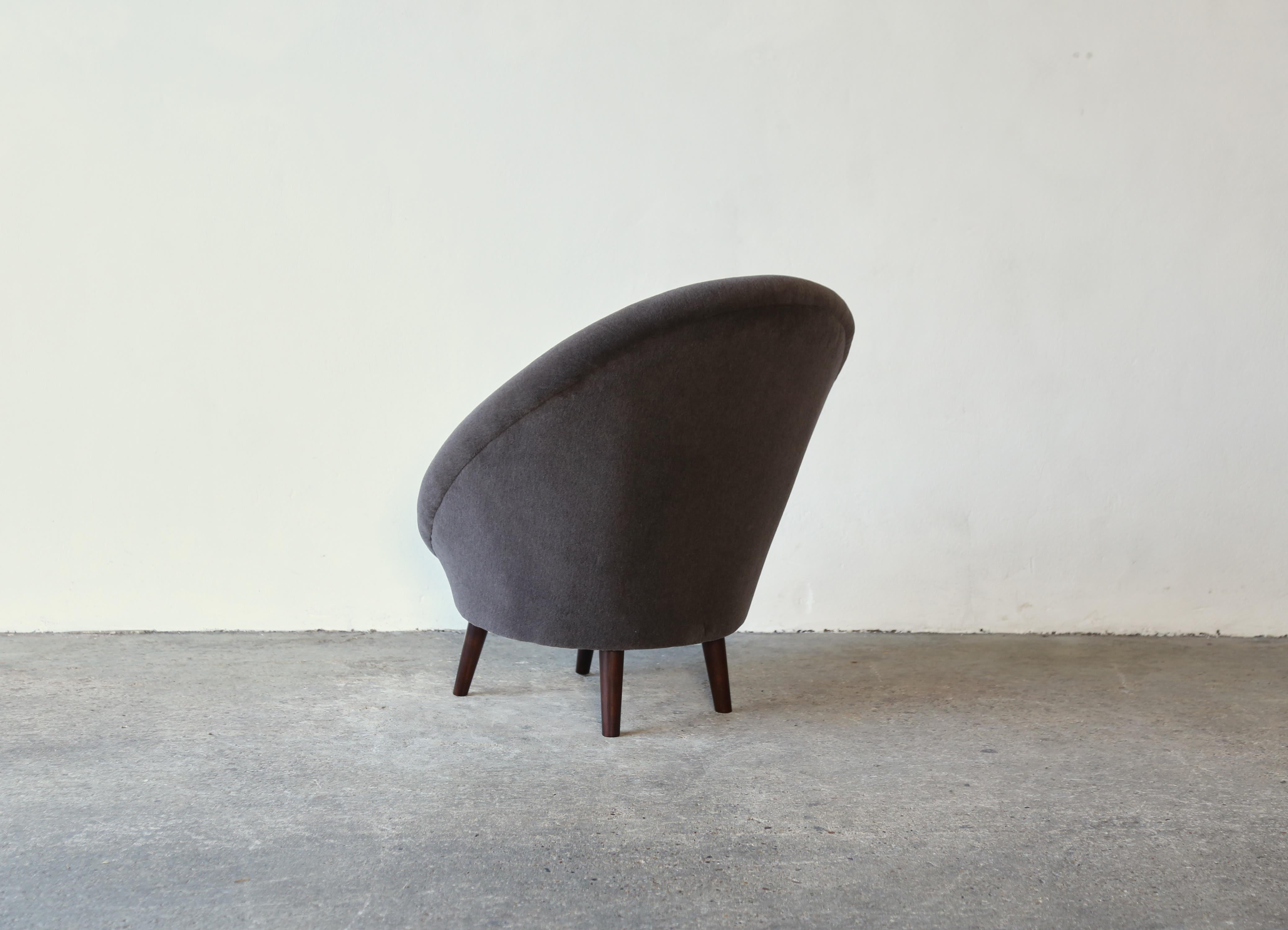 A 1960s Italian Egg Chair, Newly Upholstered in Alpaca 3