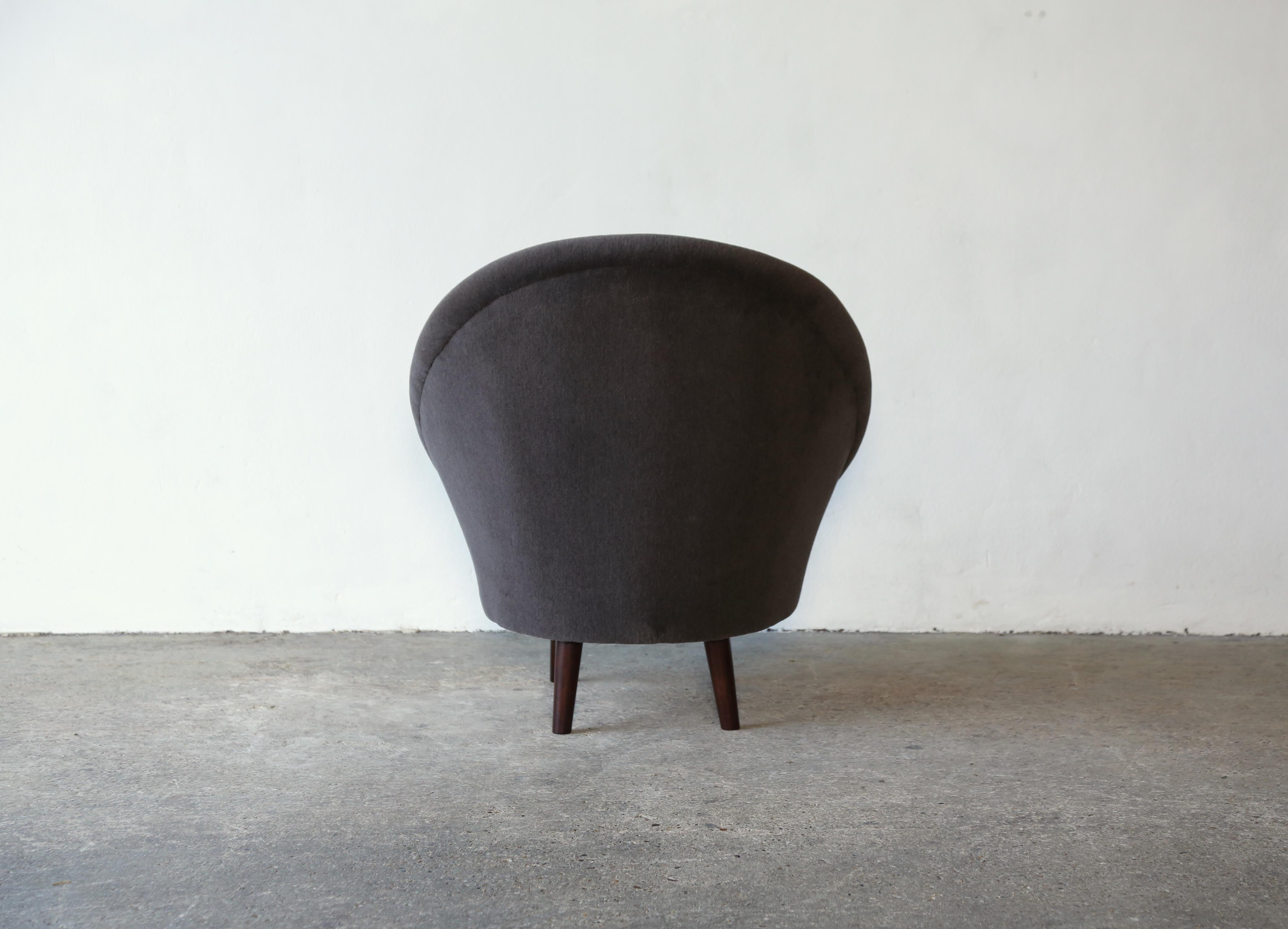A 1960s Italian Egg Chair, Newly Upholstered in Alpaca 4