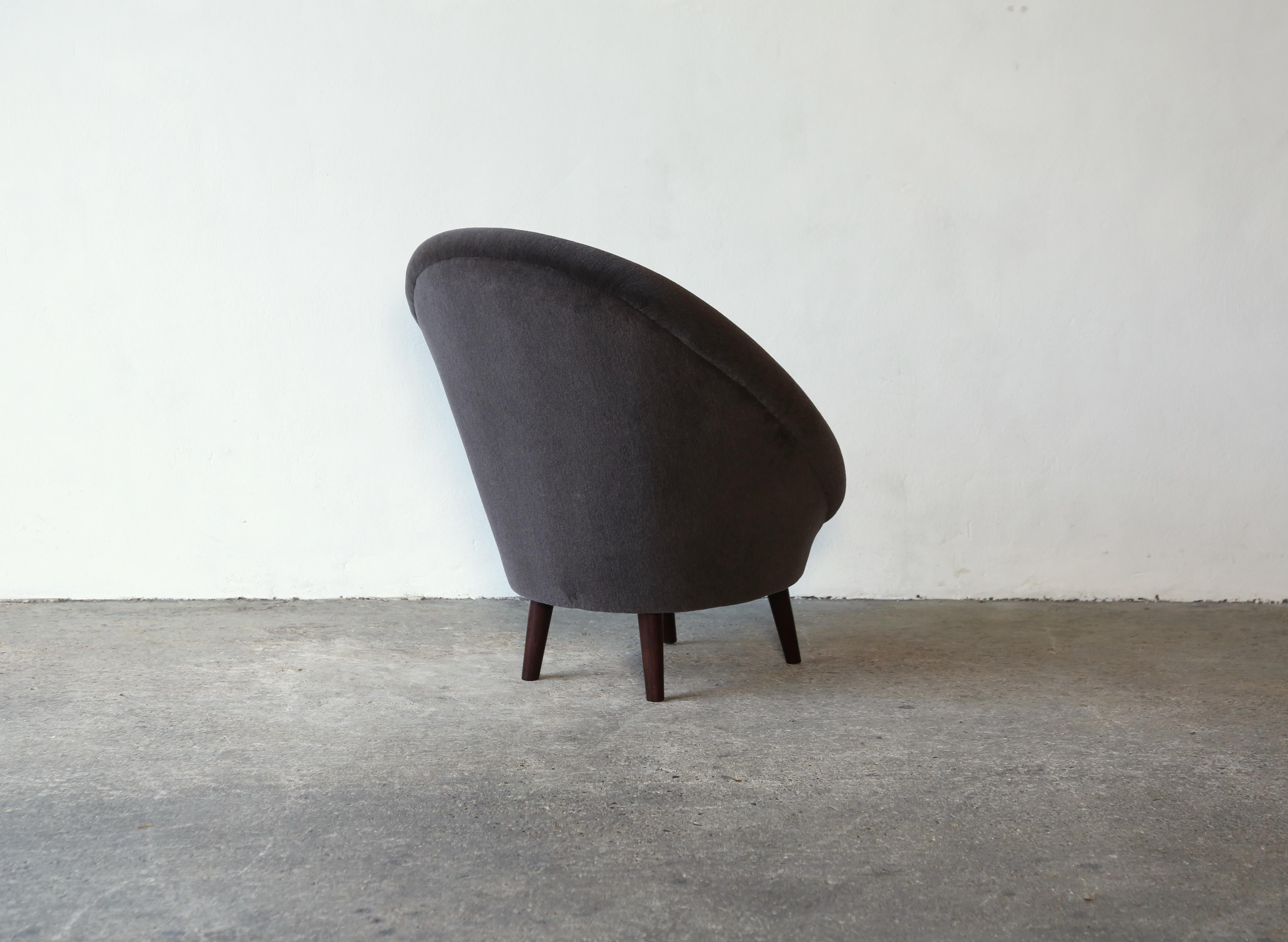 A 1960s Italian Egg Chair, Newly Upholstered in Alpaca 6