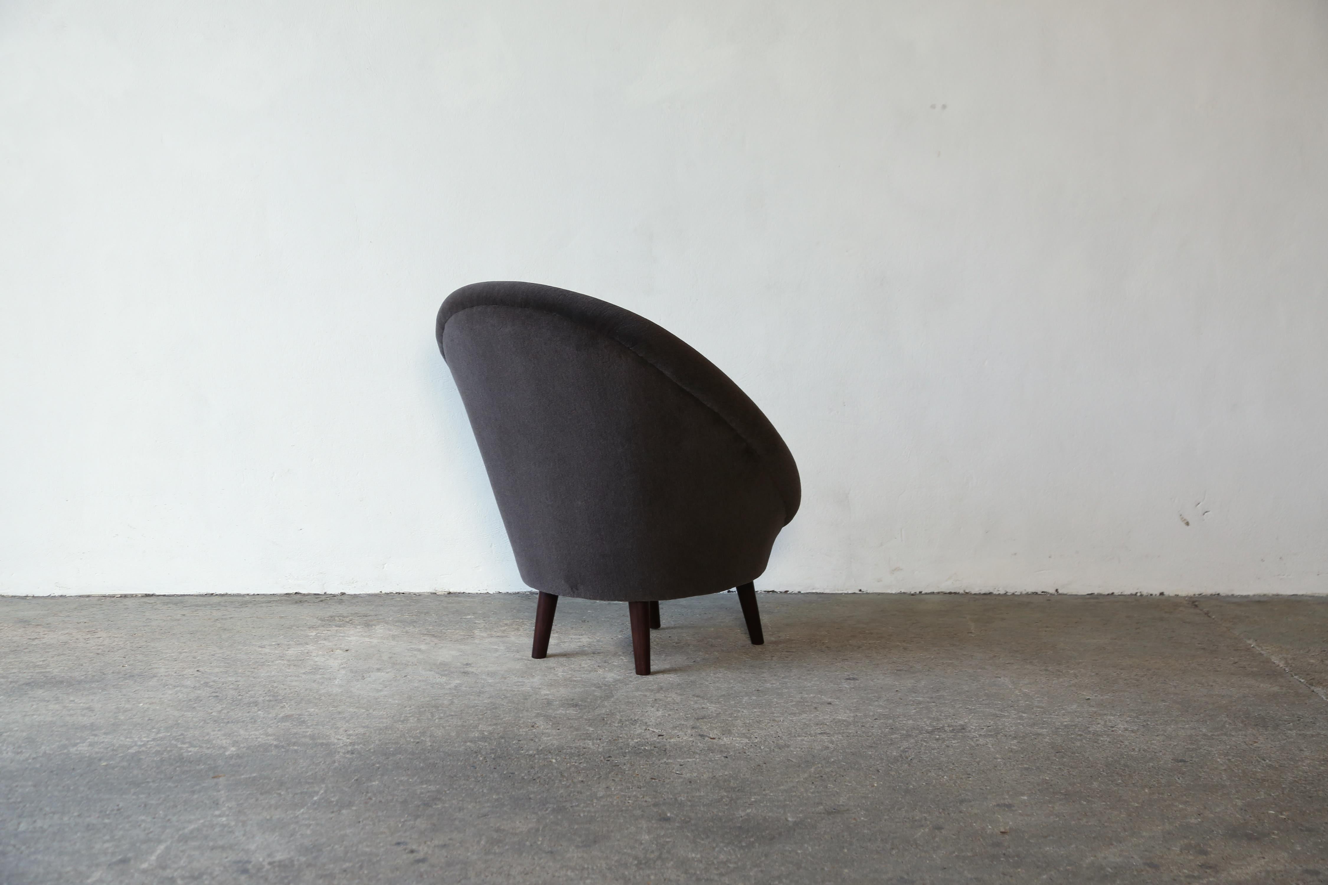 A 1960s Italian Egg Chair, Newly Upholstered in Alpaca 7