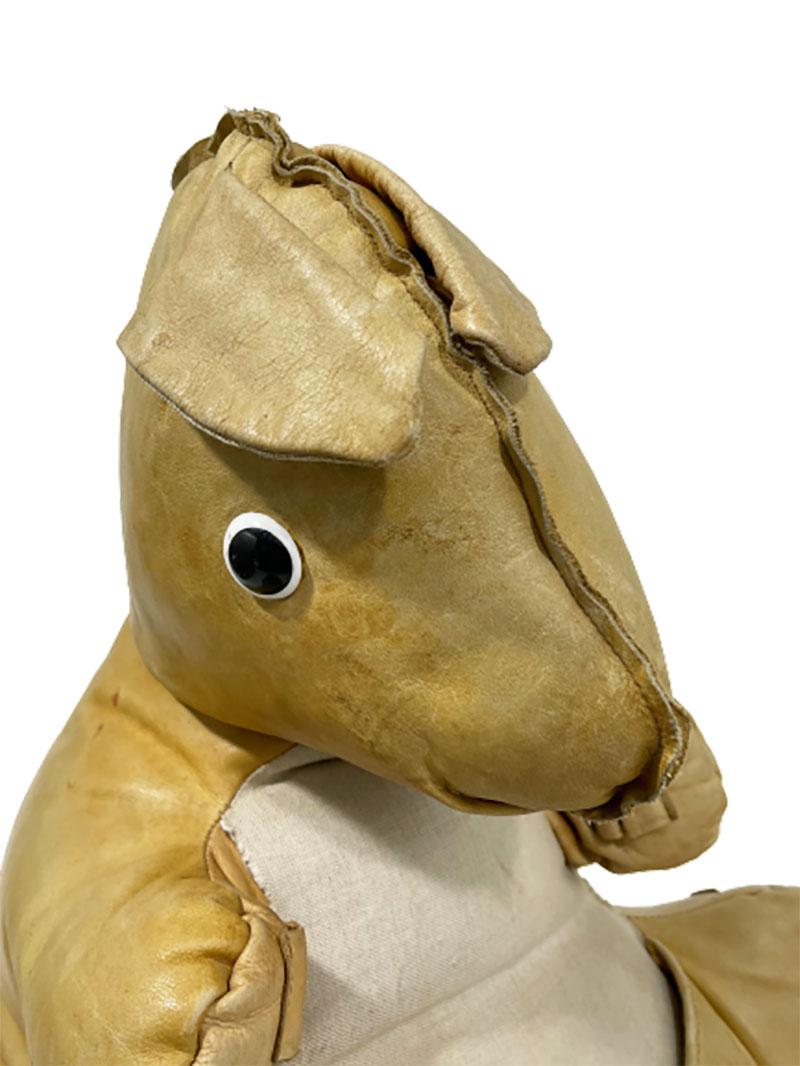 Européen Porte-revues en cuir des années 1960 - Figurine d'animal Kangourou en vente