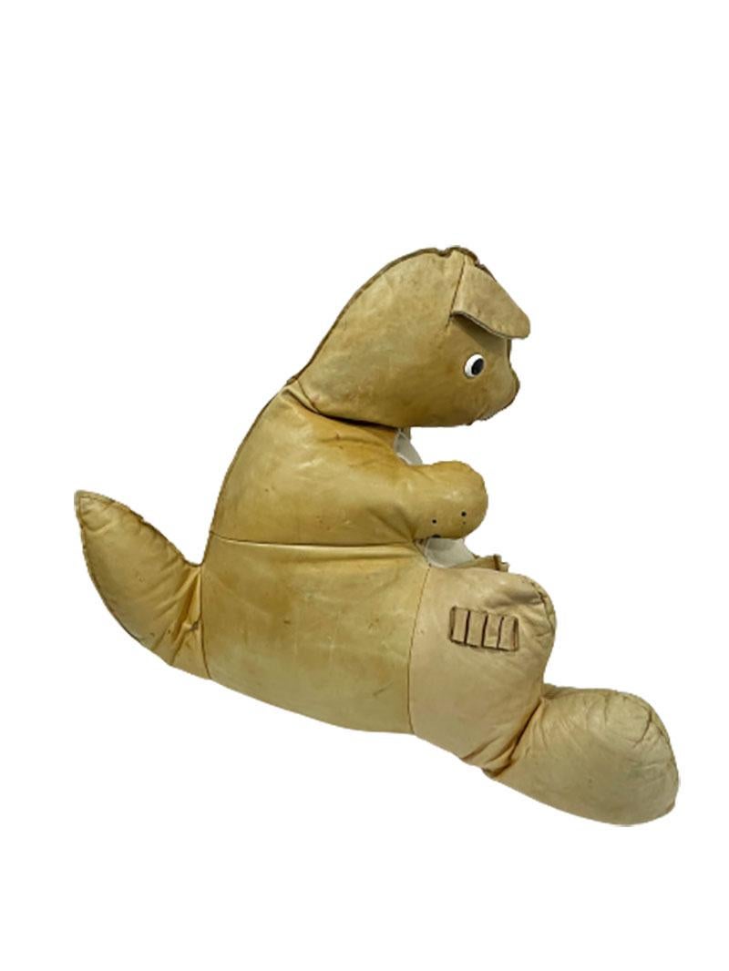 Porte-revues en cuir des années 1960 - Figurine d'animal Kangourou Bon état - En vente à Delft, NL