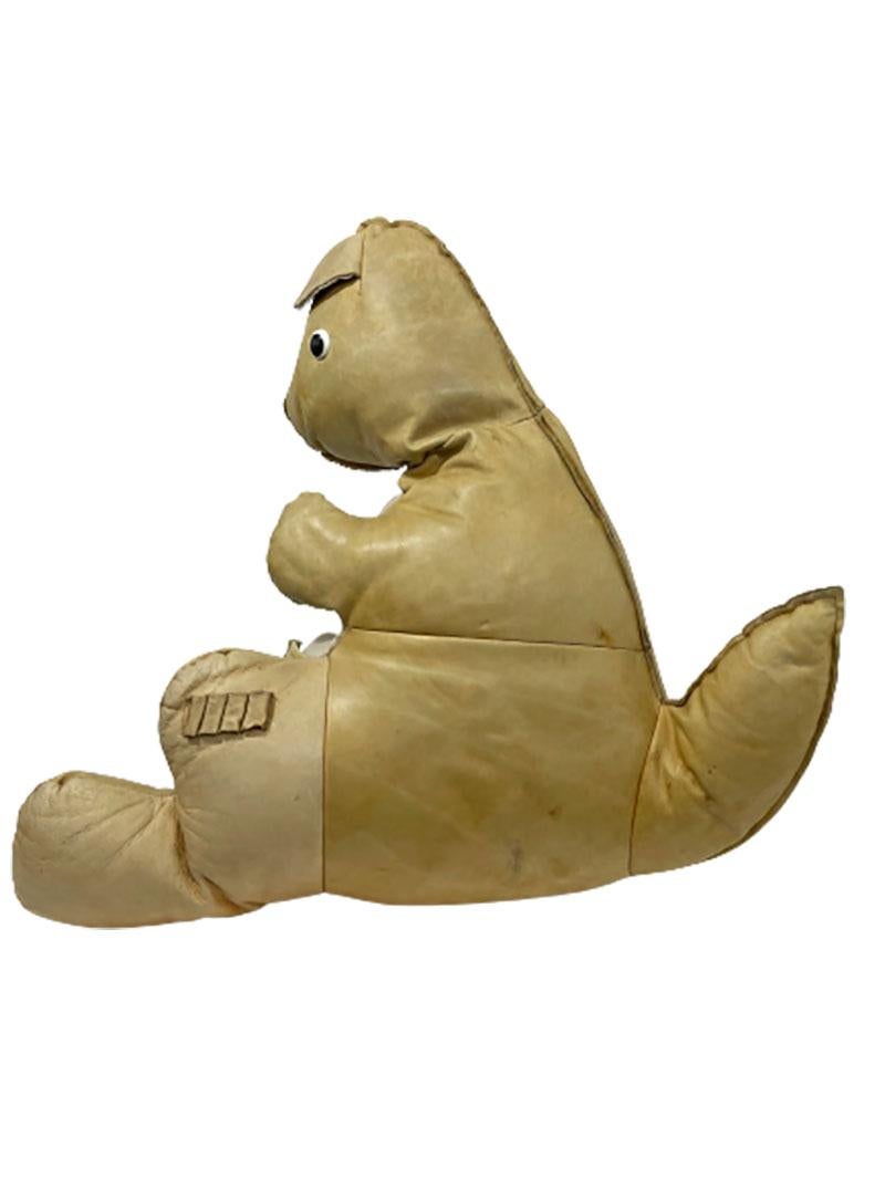 Cuir Porte-revues en cuir des années 1960 - Figurine d'animal Kangourou en vente
