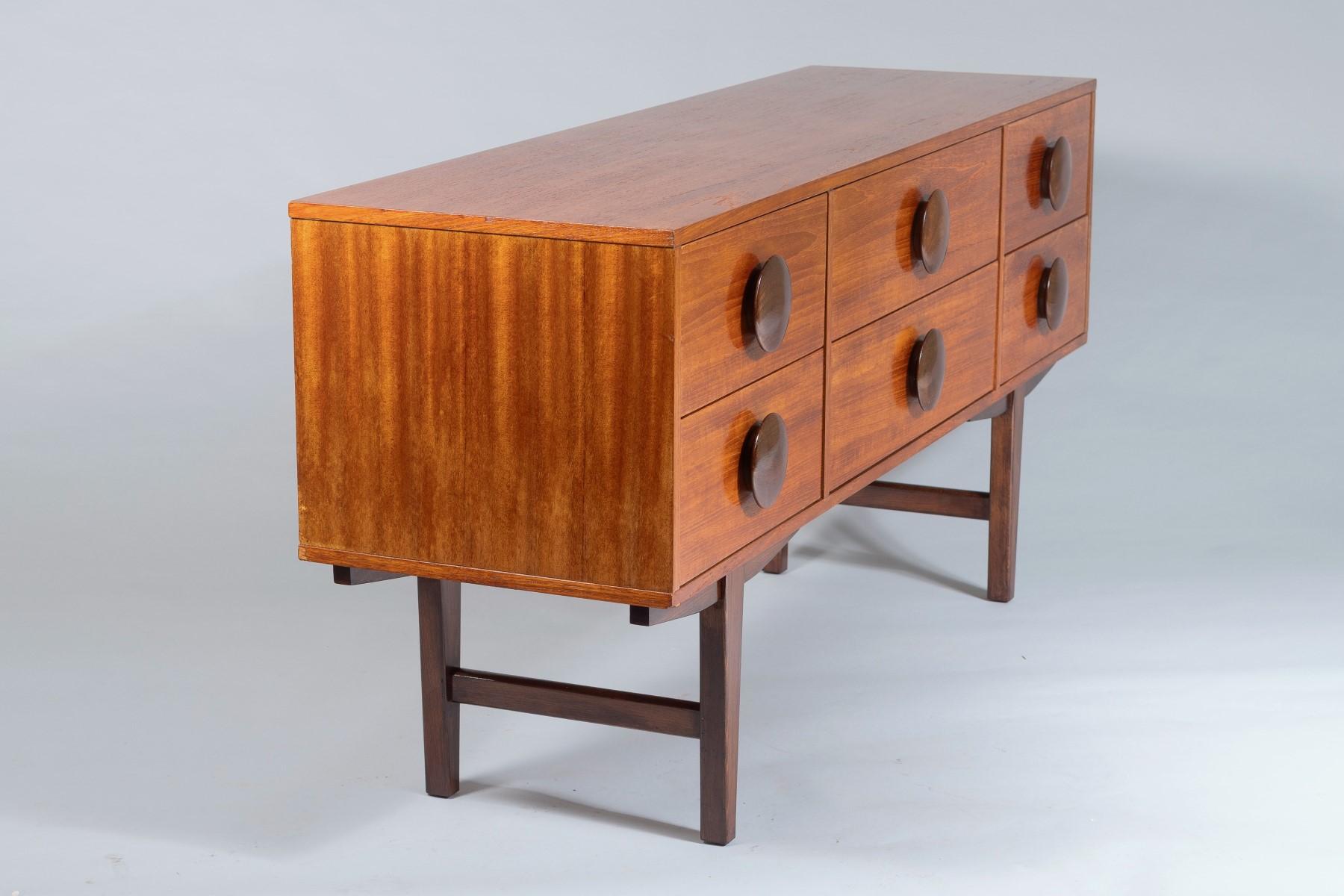 A 1960s Mid Century Button Handled Teak Sideboard  6 drawer Credenza For Sale 3
