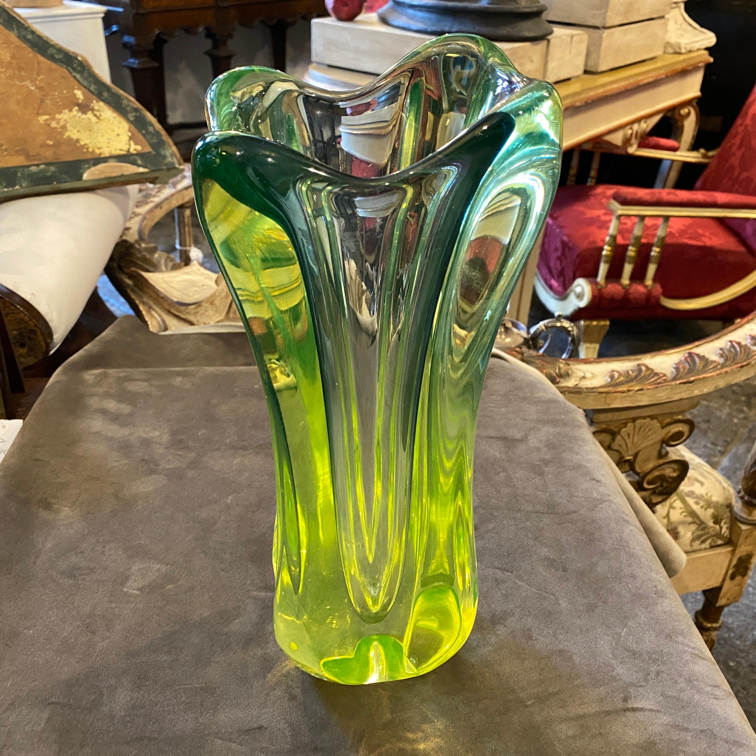 1960s Mid-Century Modern Green Murano Glass Vase In Good Condition In Aci Castello, IT