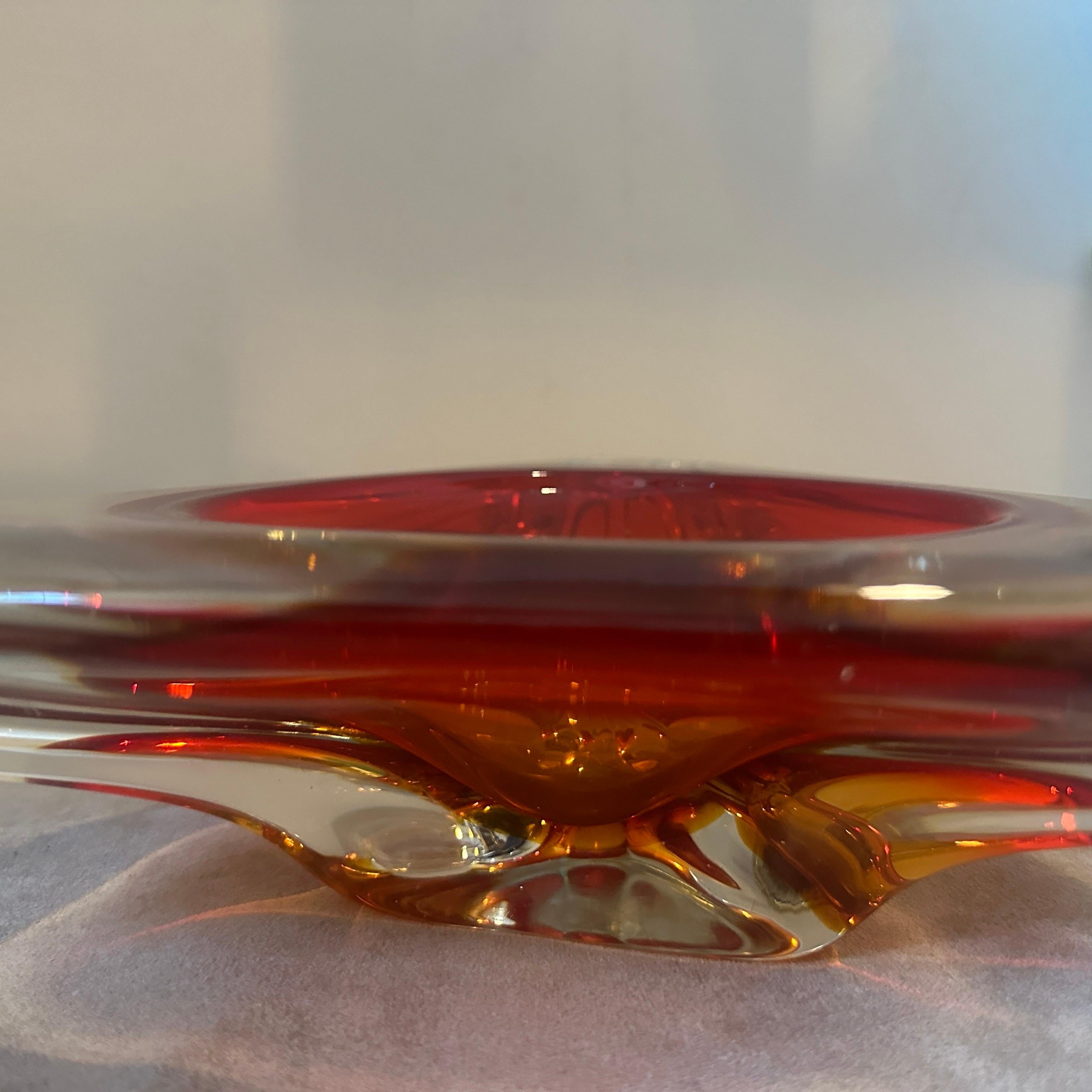 A 1960s Modernist Red Sommerso Murano Glass Large Triangular Ashtray by Seguso In Excellent Condition For Sale In Aci Castello, IT