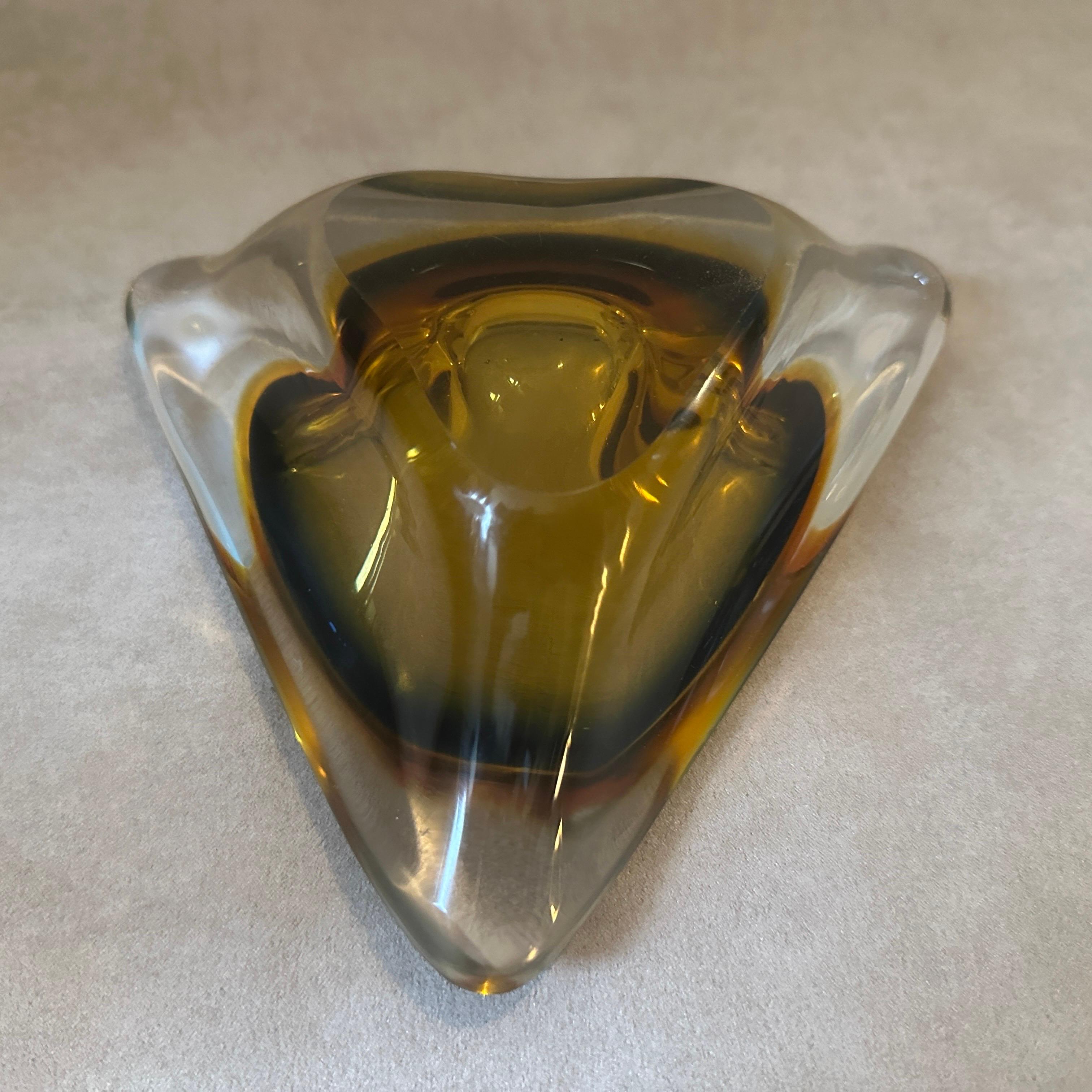 A 1960s Modernist Yellow Green Sommerso Murano Glass Ashtray by Seguso For Sale 6