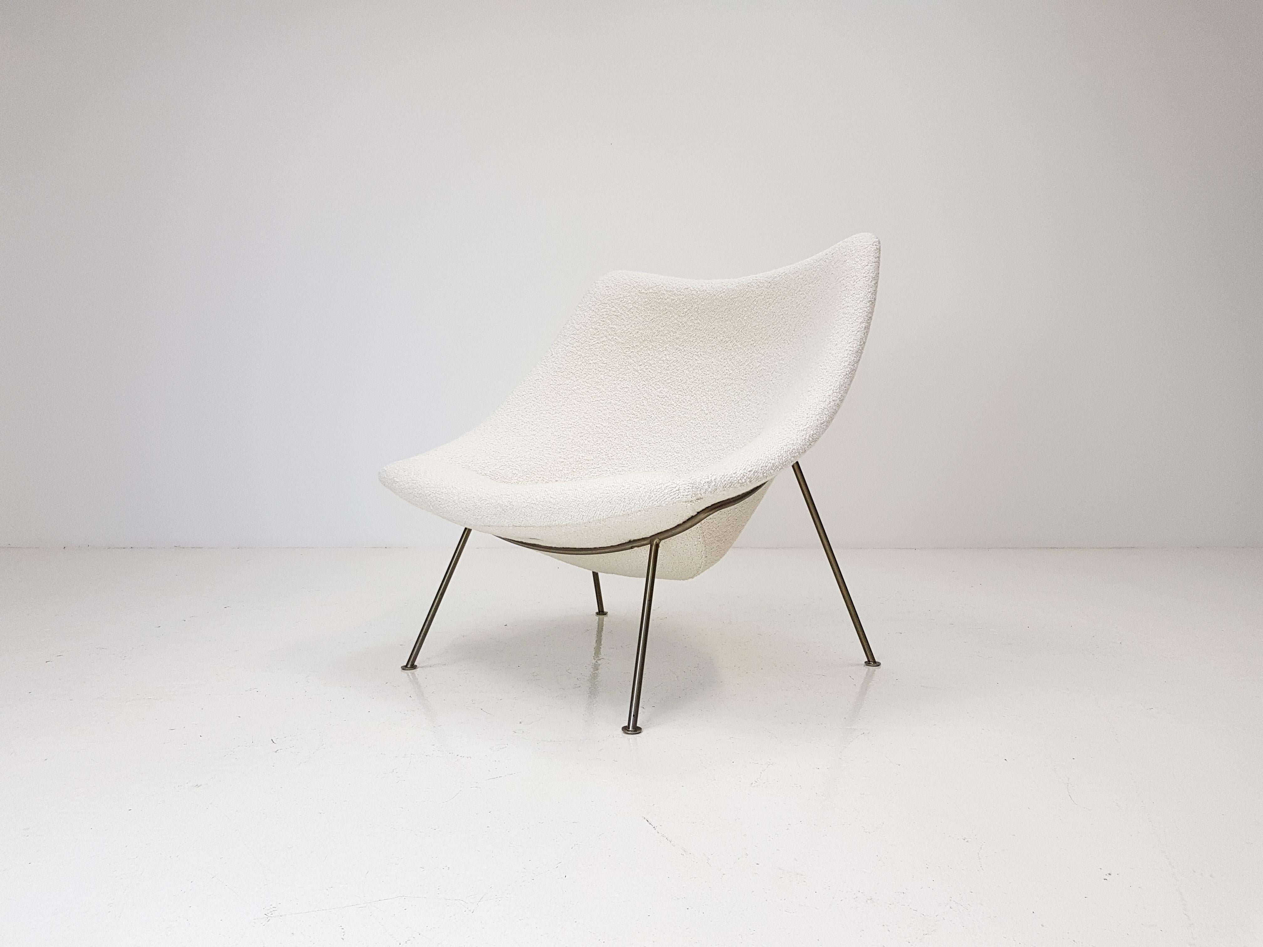 A large 1960s Pierre Paulin oyster chair reupholstered in Dedar Milano bouclé fabric. Produced by Artifort, Netherlands.

As the piece is fully reupholstered it is in fine condition and the bouclé fabric elevates this already fine and elegant
