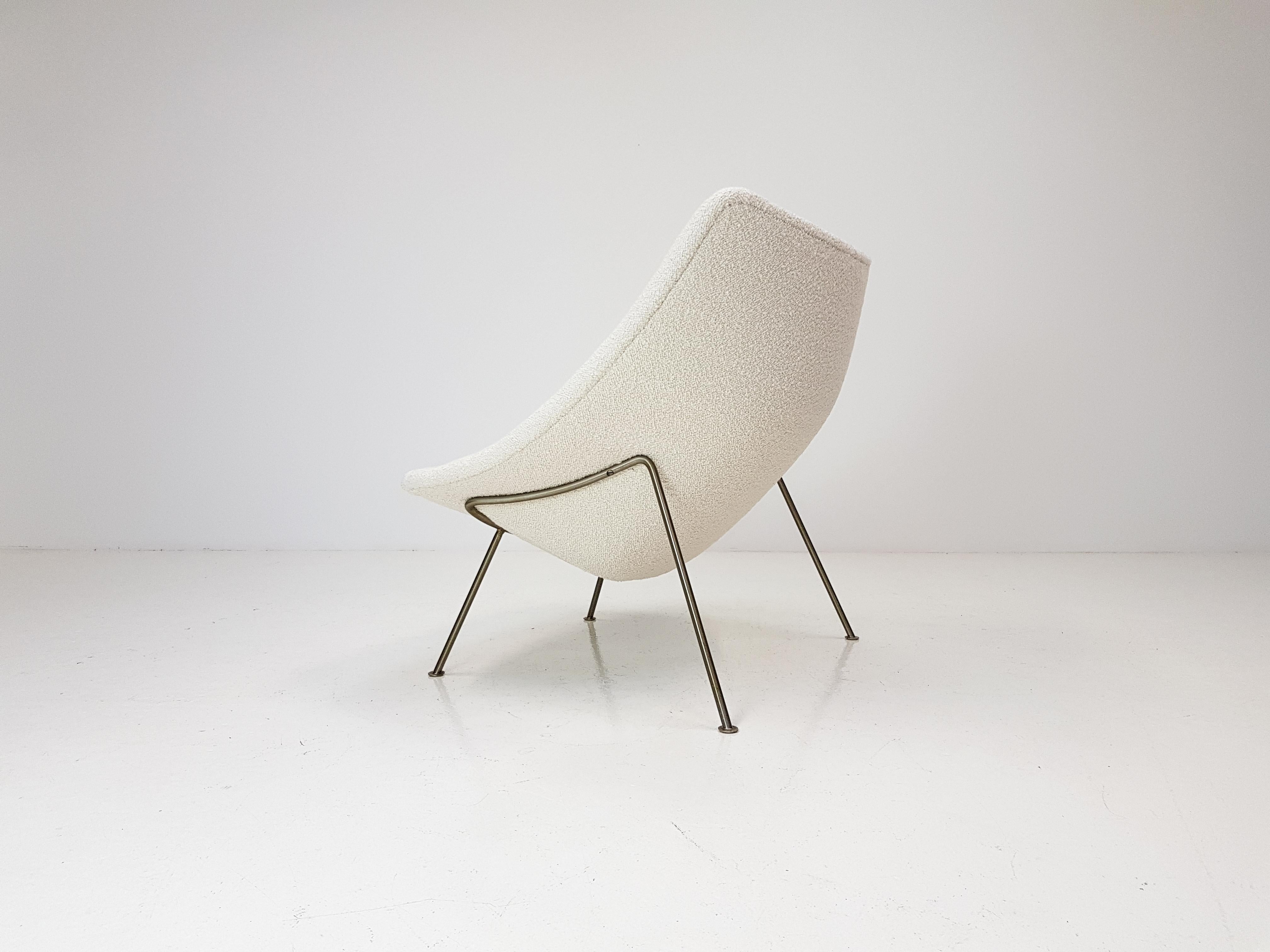Mid-Century Modern 1960s Pierre Paulin Oyster Chair for Artifort in Bouclé Fabric