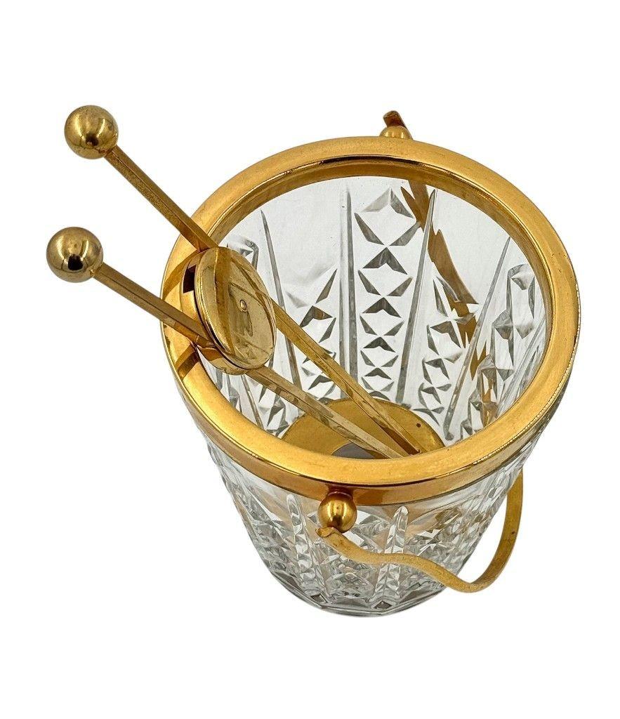 Ein 1960er Val Saint Lambert Eiskübel aus Kristall und vergoldet mit Eisgreifern (Belgisch) im Angebot