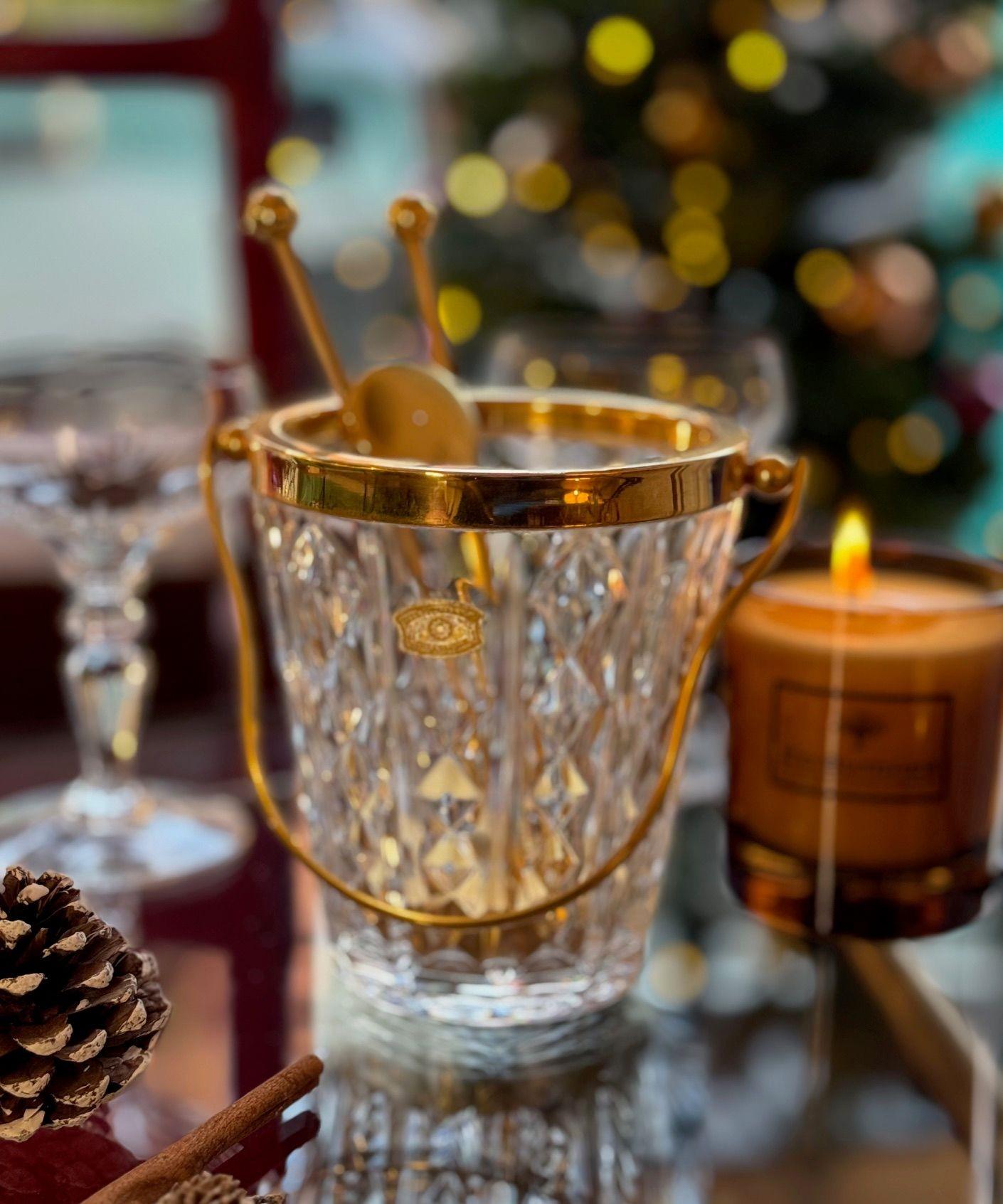 Ein 1960er Val Saint Lambert Eiskübel aus Kristall und vergoldet mit Eisgreifern im Zustand „Gut“ im Angebot in London, GB