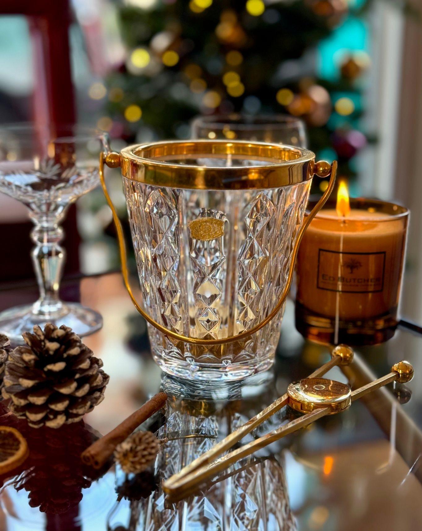 Ein 1960er Val Saint Lambert Eiskübel aus Kristall und vergoldet mit Eisgreifern im Angebot 2