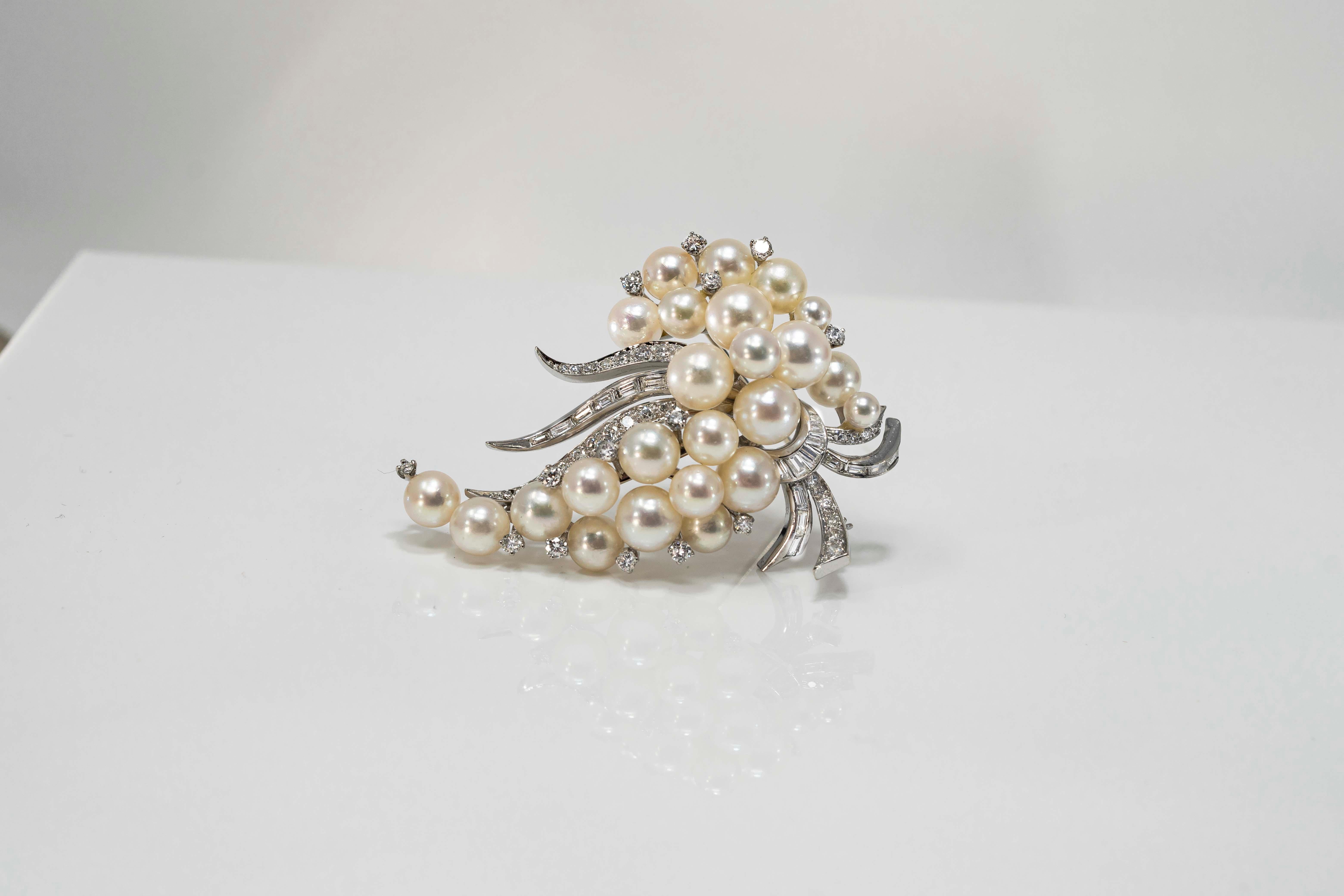 1960s White Gold Pearl and Diamond Set 2.27 Carat Brooch Pin For Sale 5