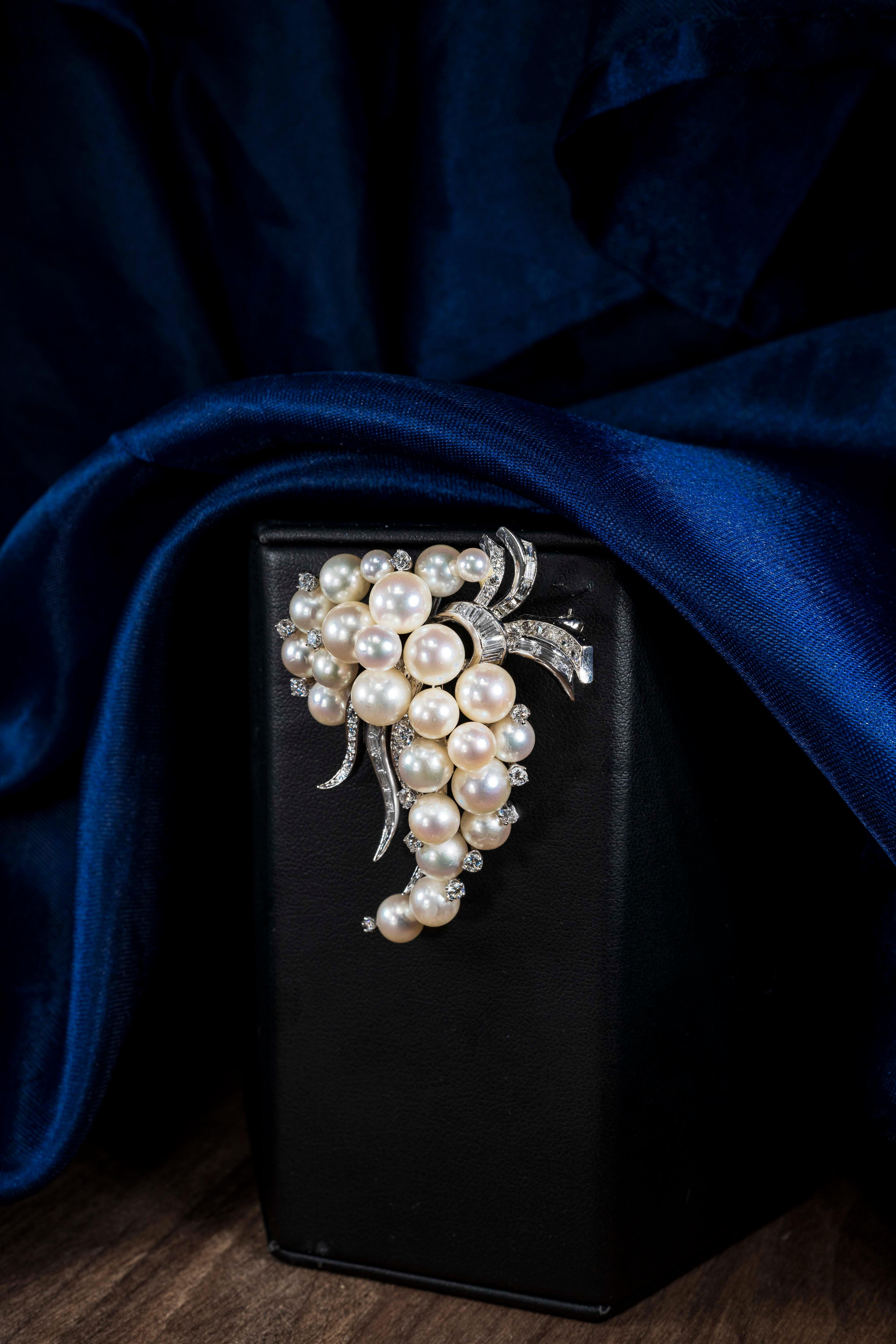 1960s White Gold Pearl and Diamond Set 2.27 Carat Brooch Pin For Sale 1