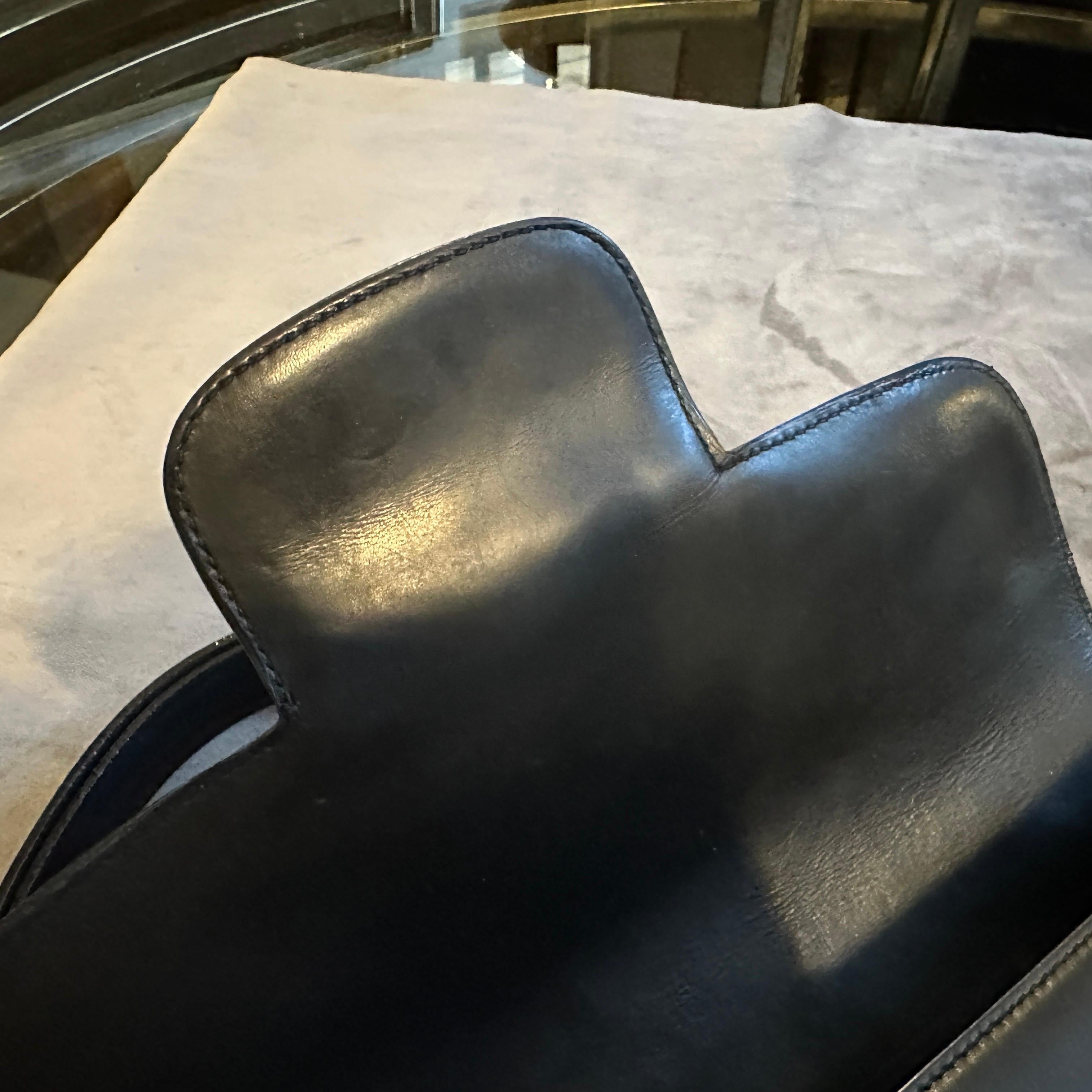 Sac à bandoulière en cuir noir de Gucci datant des années 1970 en vente 6