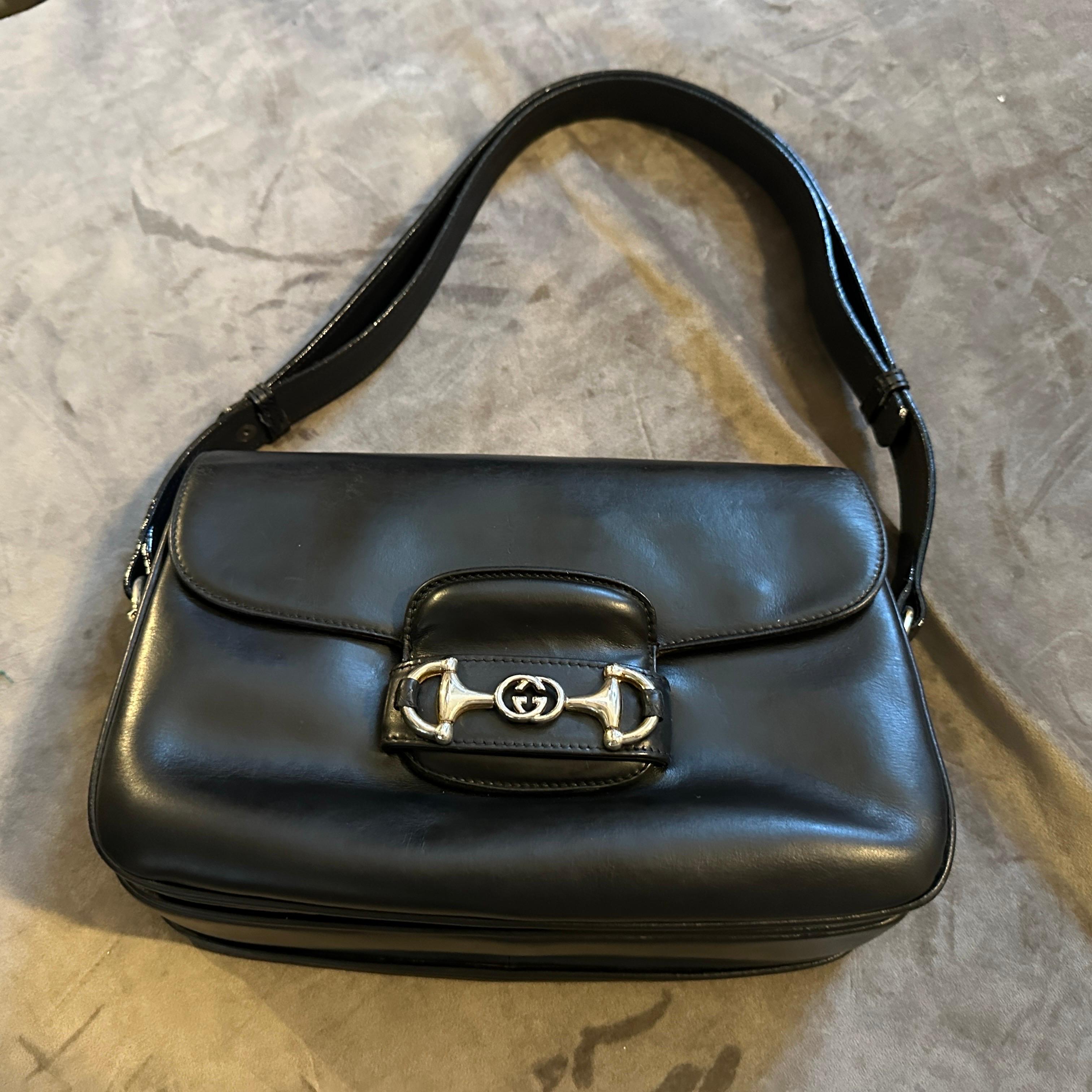 Sac à bandoulière en cuir noir de Gucci datant des années 1970 en vente 7