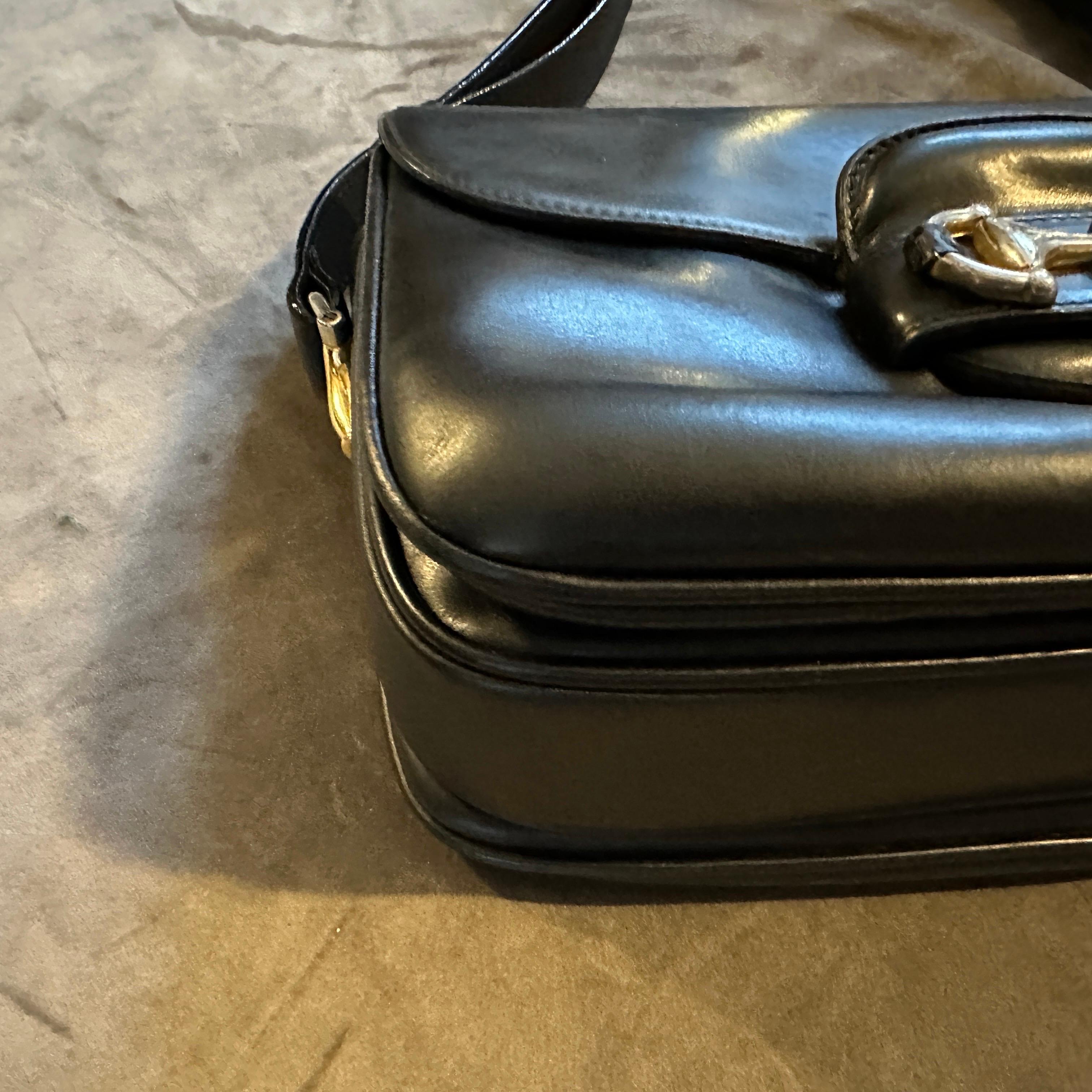 Sac à bandoulière en cuir noir de Gucci datant des années 1970 Excellent état - En vente à Aci Castello, IT