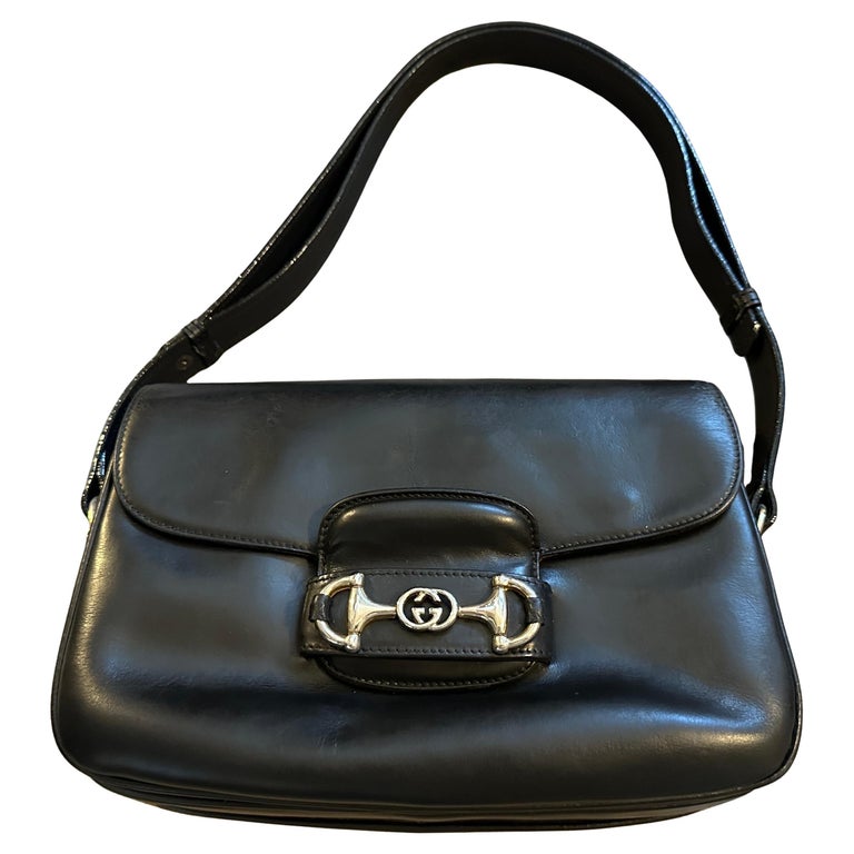 Una borsa a tracolla in pelle nera di Gucci degli anni '70 in