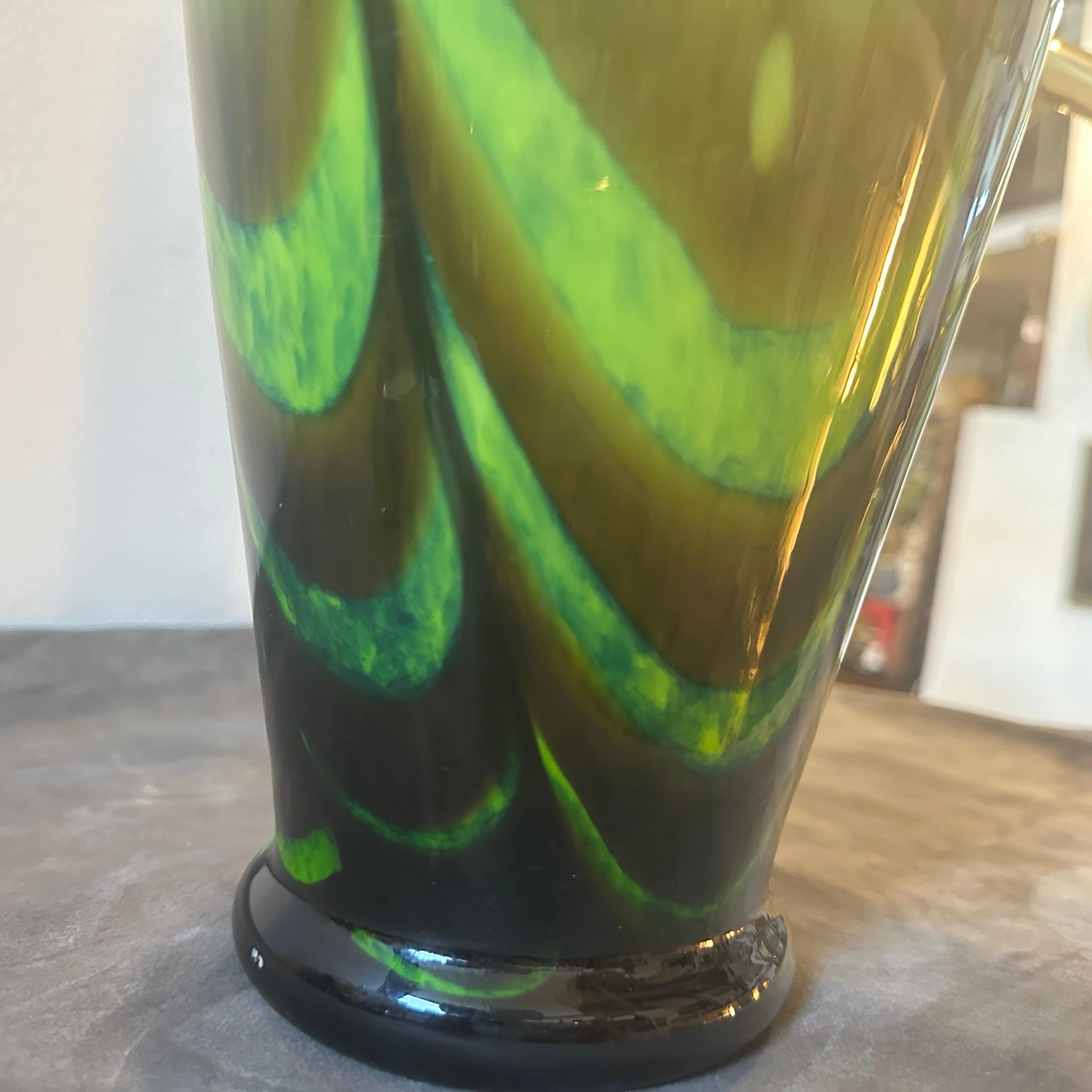 Verre opalin Vase en opaline verte, brown et noire de Carlo Moretti des années 1970 en vente