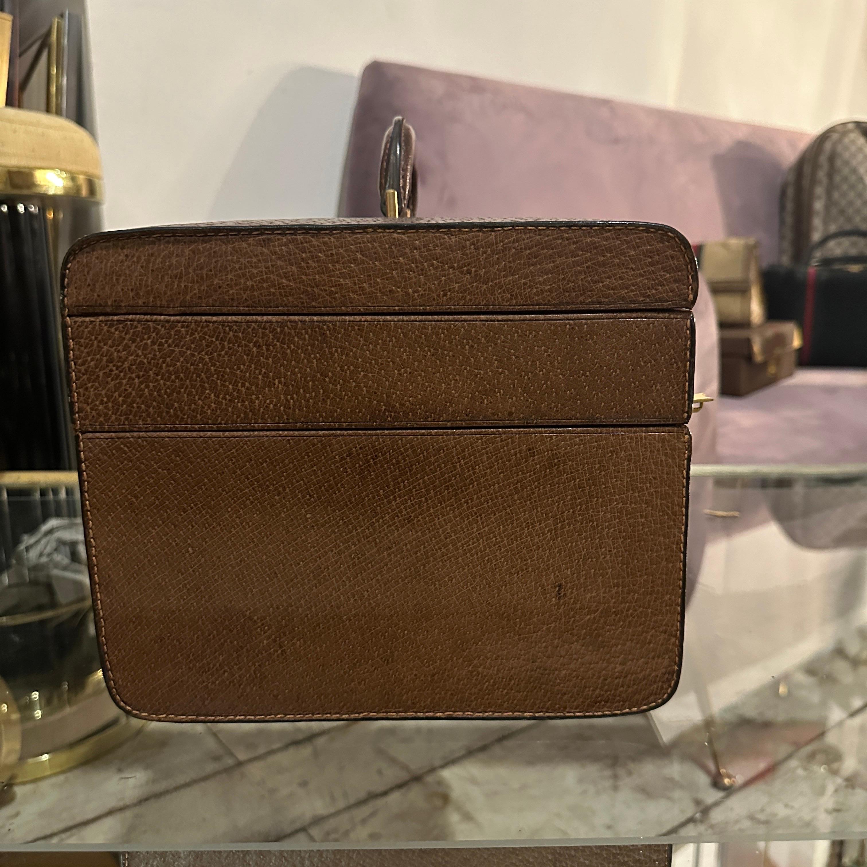 A 1970s Elegant Brown Leather Beauty Case by Gucci For Sale 7