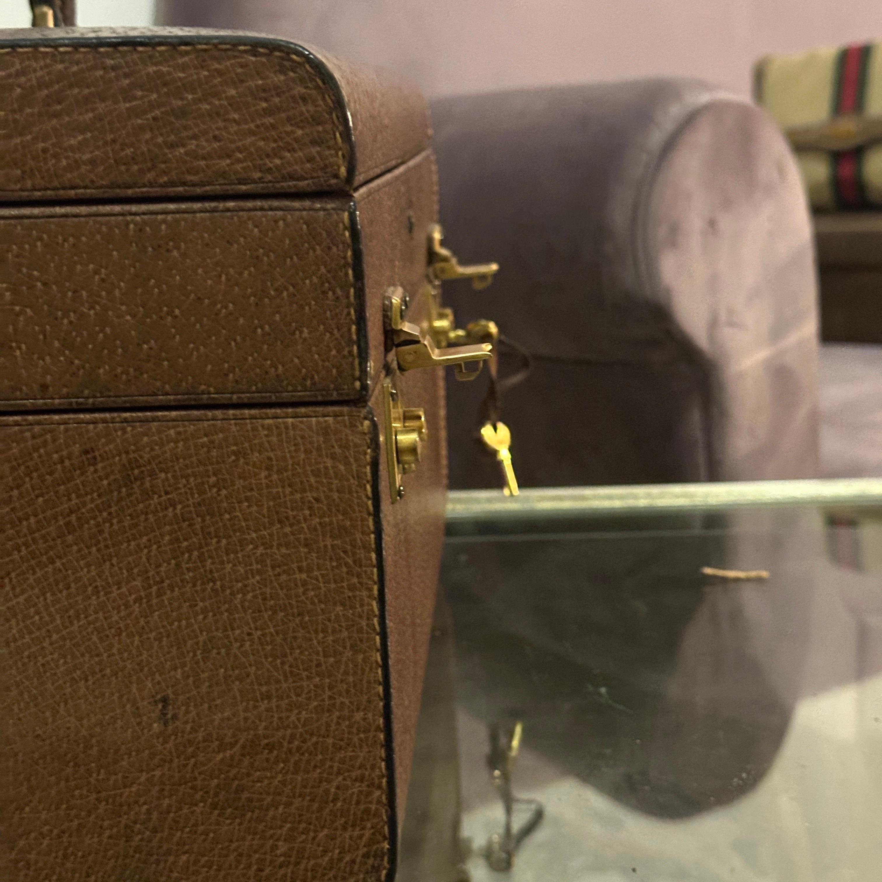 A 1970s Elegant Brown Leather Beauty Case by Gucci For Sale 8