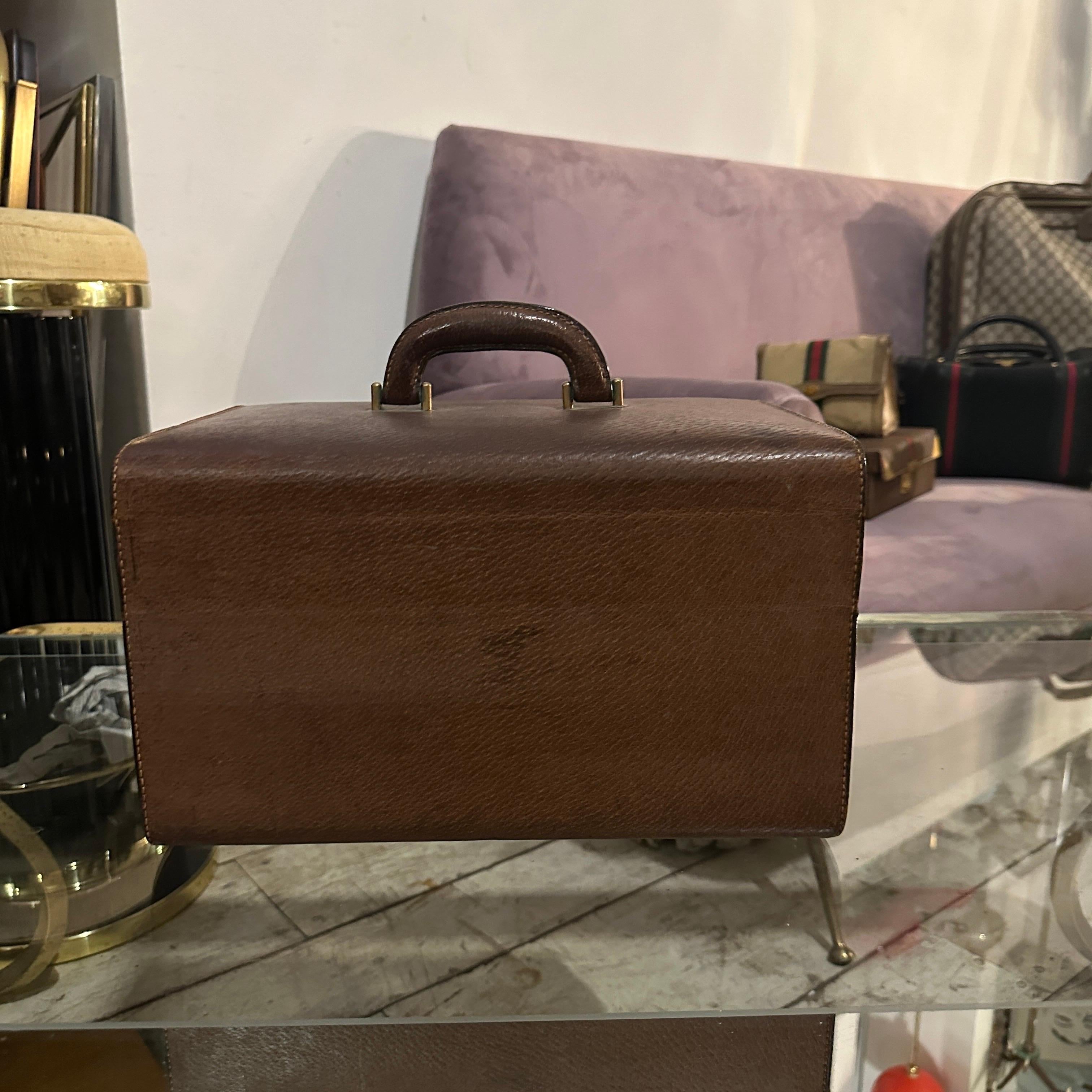 A 1970s Elegant Brown Leather Beauty Case by Gucci For Sale 4