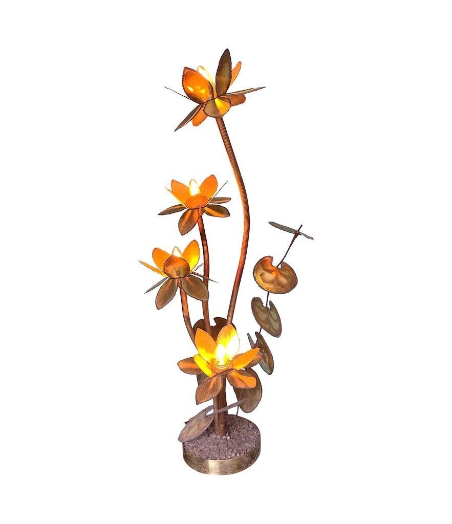 1970er Jahre Französisch Messing Blume Stehlampe im Stil der Maison Jansen (20. Jahrhundert) im Angebot