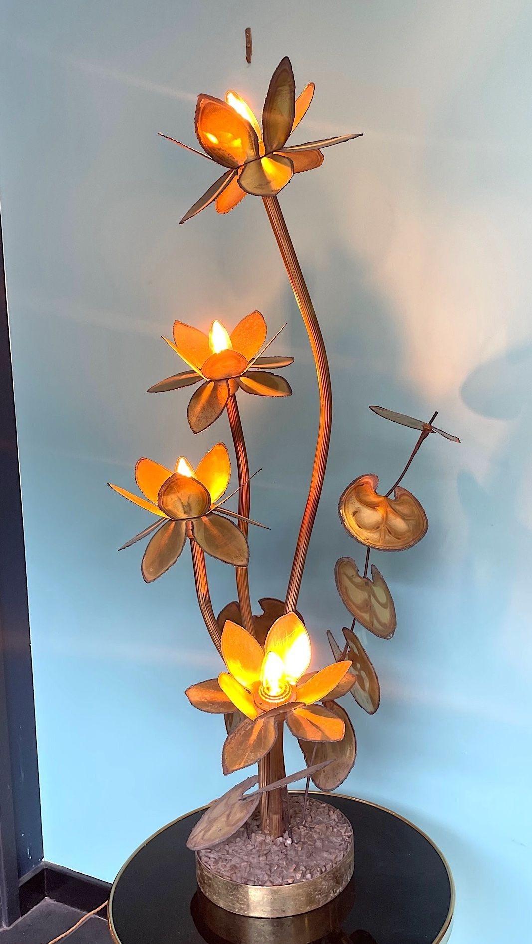 1970s French Brass Flower Floor Lamp in the Style of Maison Jansen For Sale 2