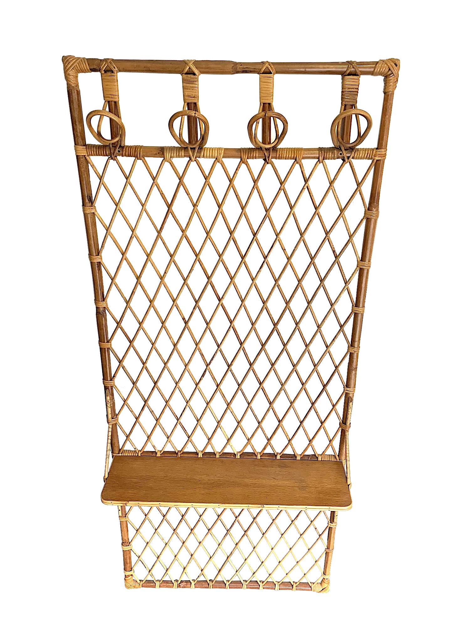 1970s French Riviera Rattan and Bamboo Coat Rack with Wooden Shelf In Good Condition For Sale In London, GB