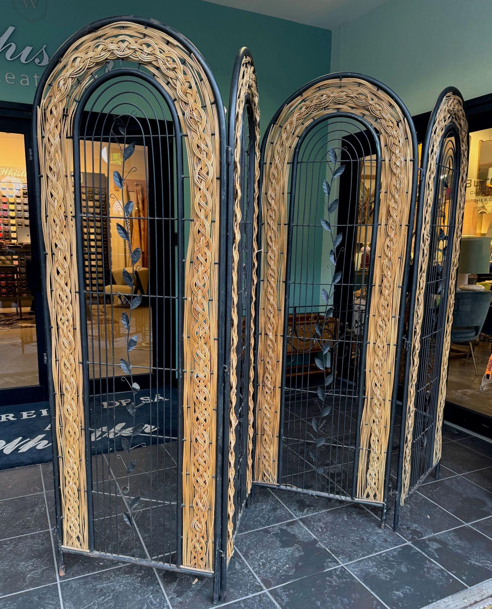 A 1970s French woven rattan and metal four panelled room divider screen For Sale 6