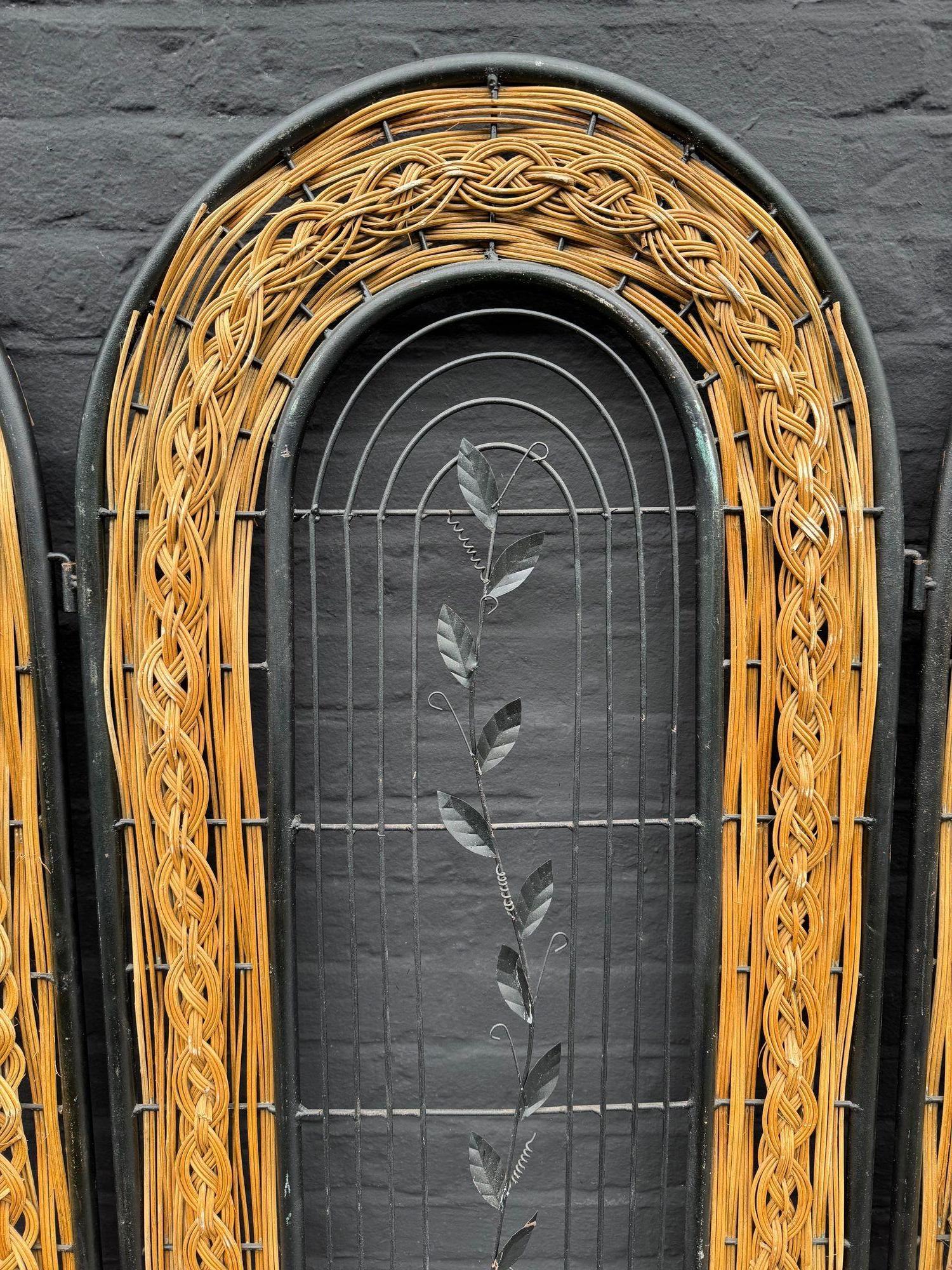 A 1970s French woven rattan and metal four panelled room divider screen For Sale 8