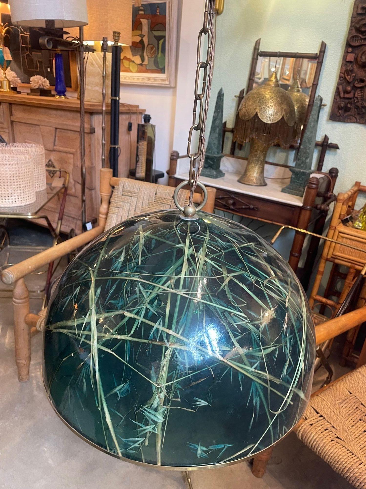 A 1970s green acrylic and brass light by Giovanni Banci for Banci Firenze For Sale 6