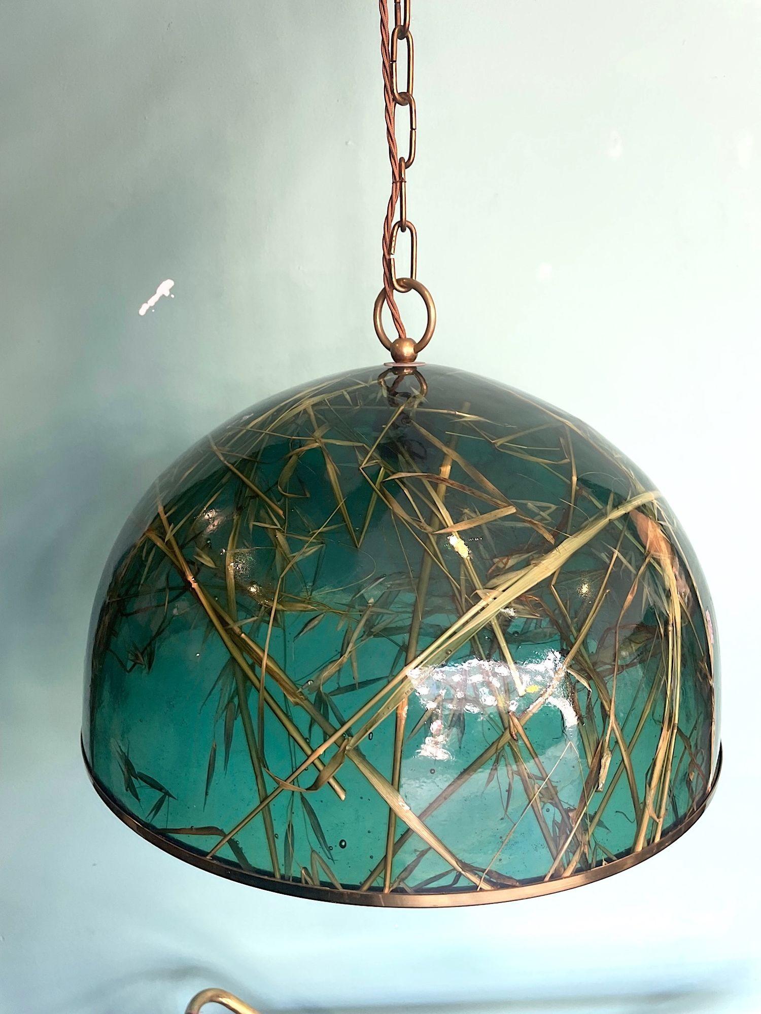 A 1970s green acrylic and brass light by Giovanni Banci for Banci Firenze In Good Condition For Sale In London, GB