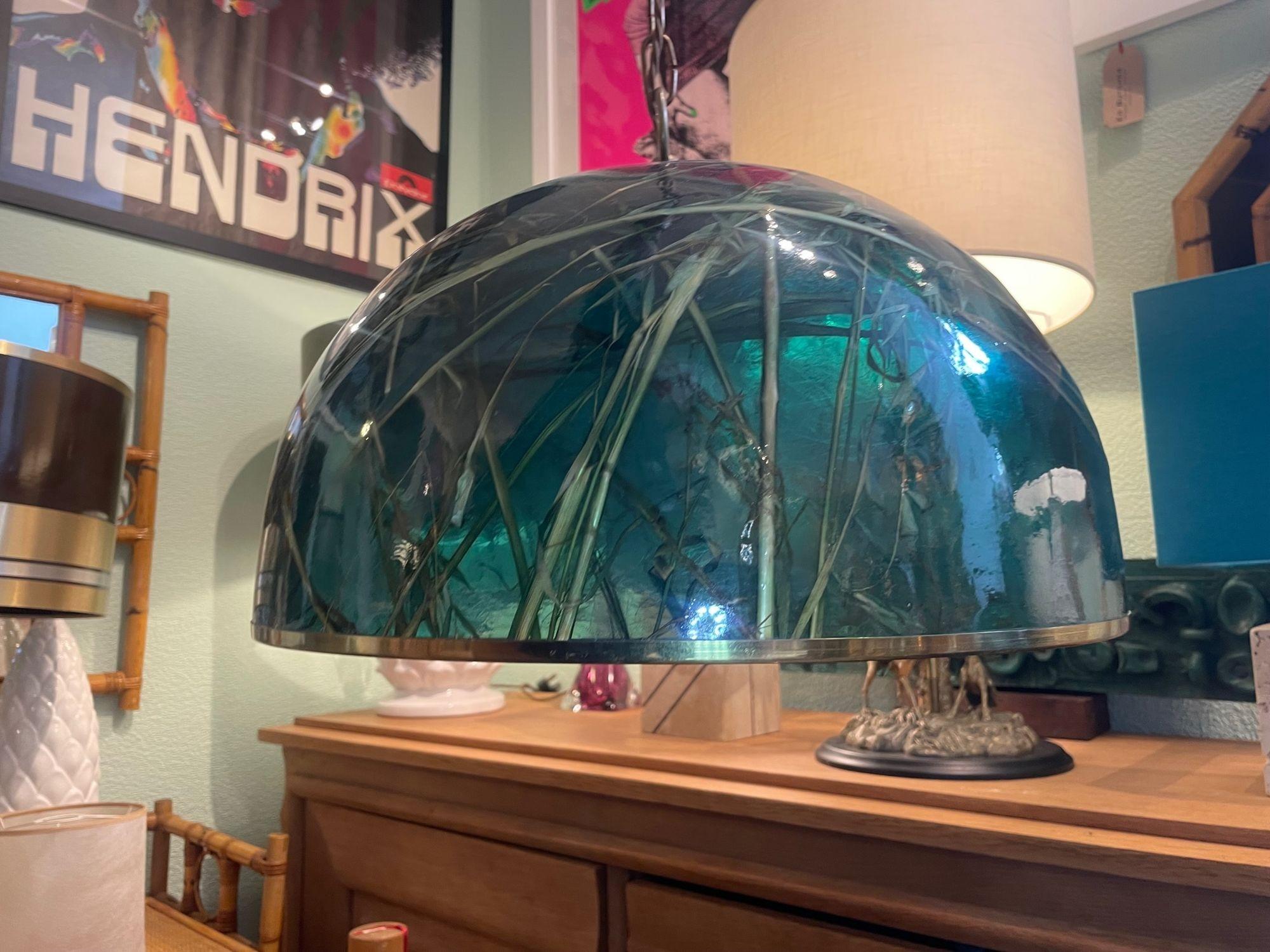 A 1970s green acrylic and brass light by Giovanni Banci for Banci Firenze For Sale 3