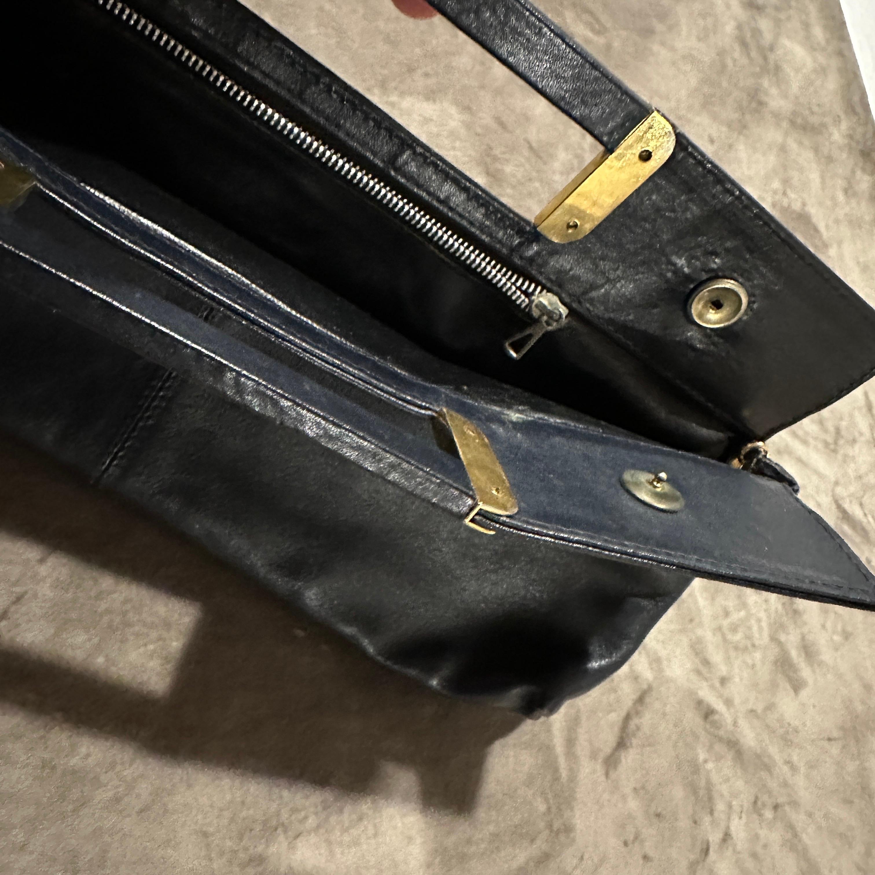A 1970s High Quality Black Leather and Brass Italian Shoulder Bag For Sale 5