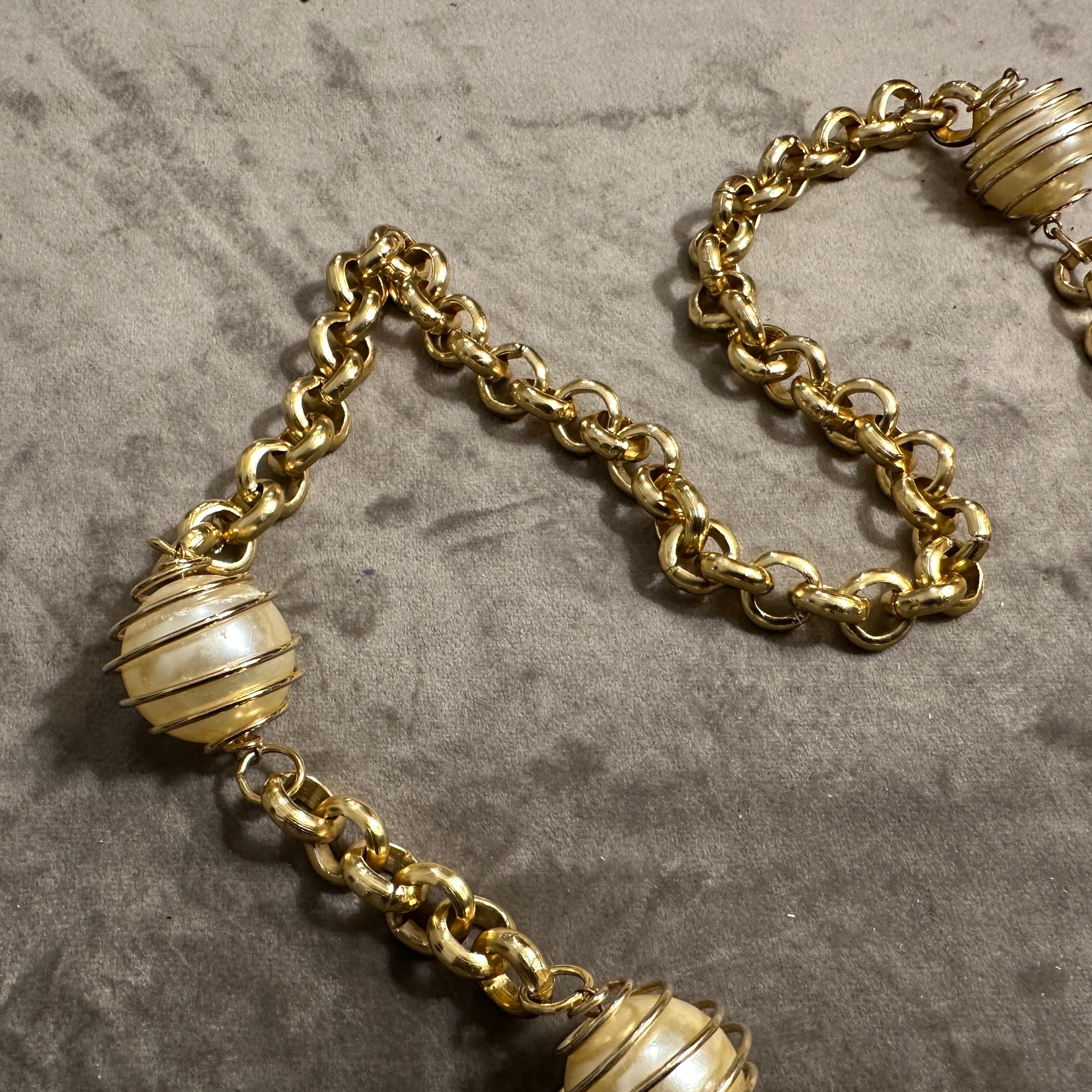 A 1970s High Quality Costume Jewelry Italian Vintage Chain For Sale 5
