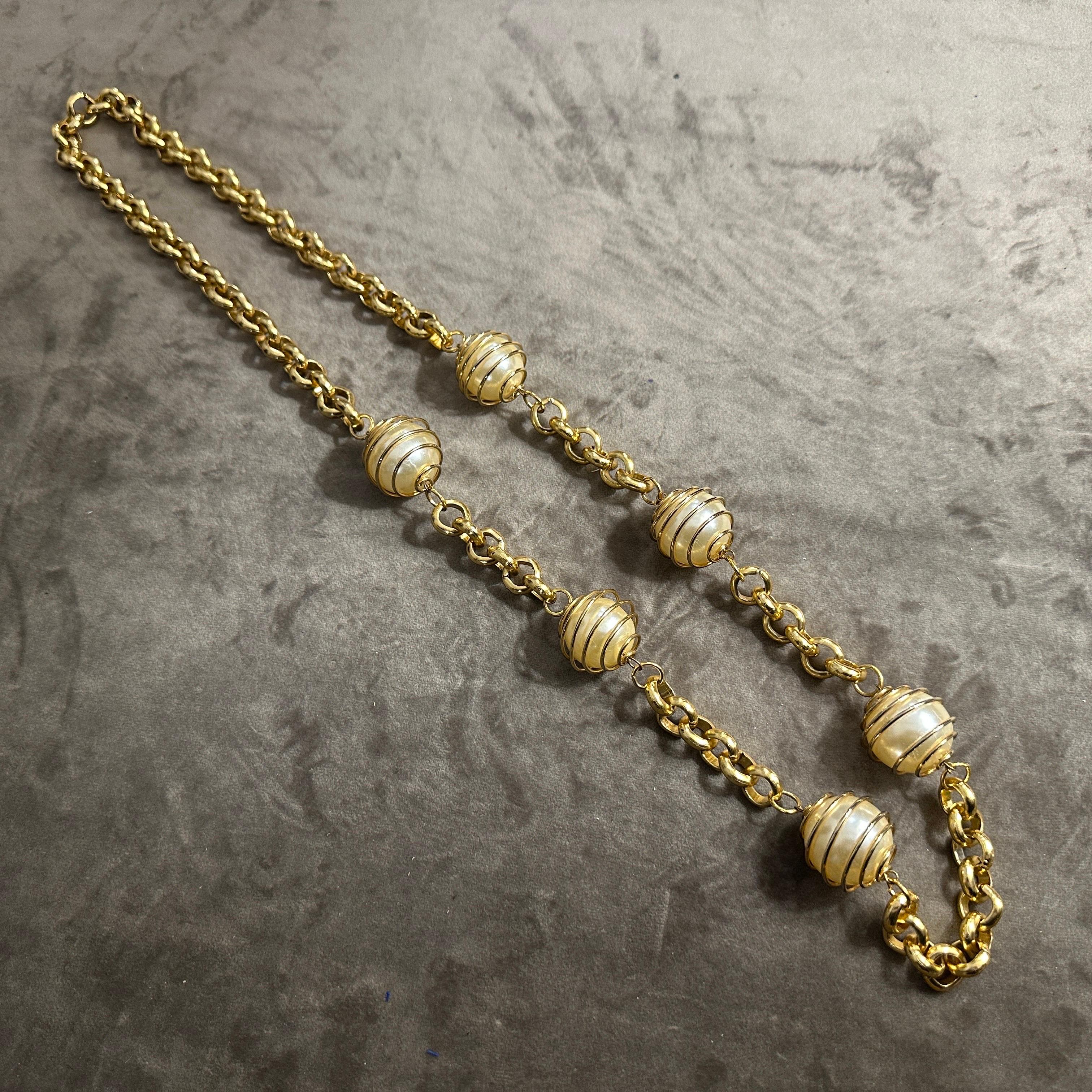 A 1970s High Quality Costume Jewelry Italian Vintage Chain For Sale 7