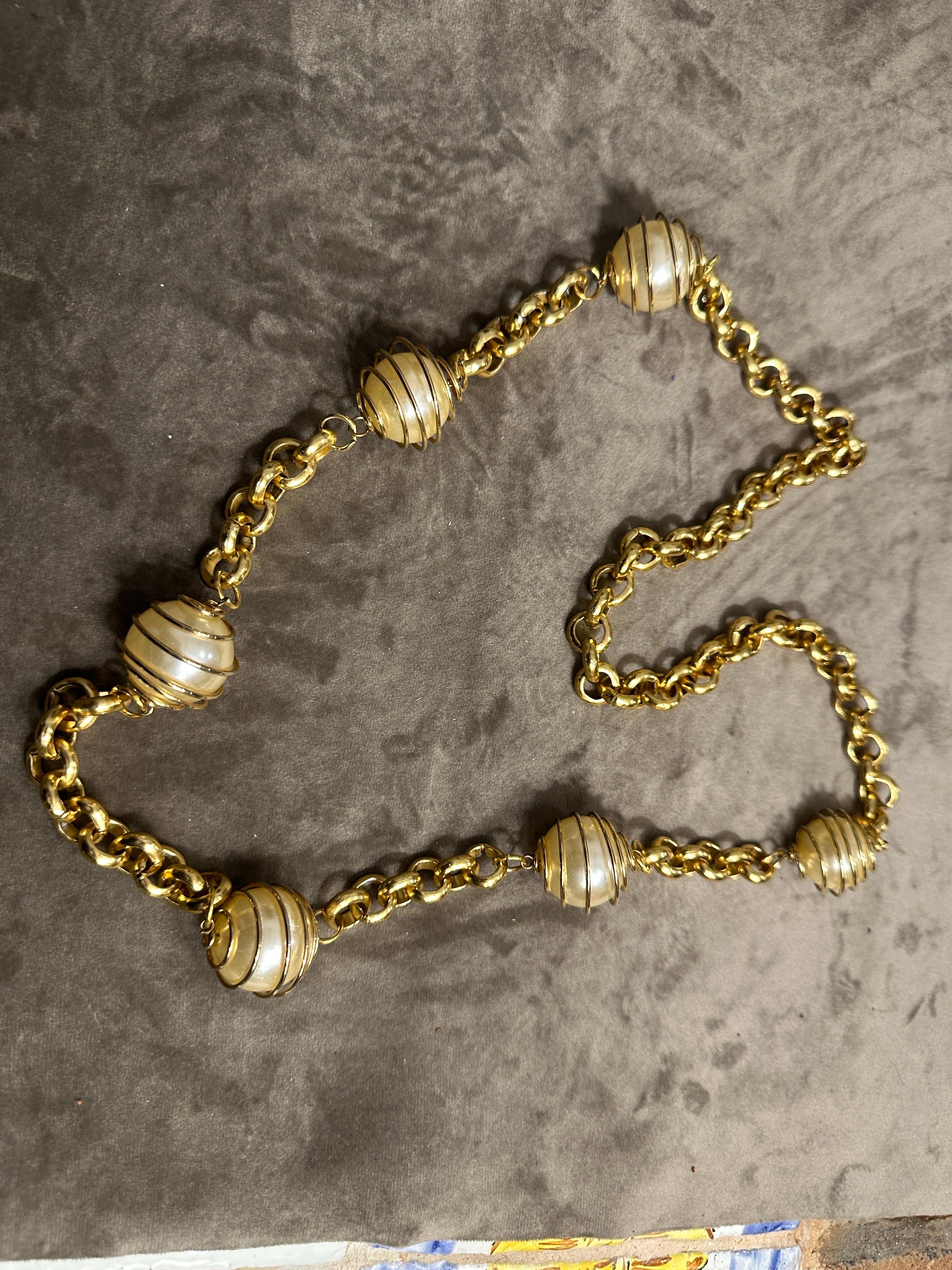A 1970s High Quality Costume Jewelry Italian Vintage Chain In Excellent Condition For Sale In Aci Castello, IT