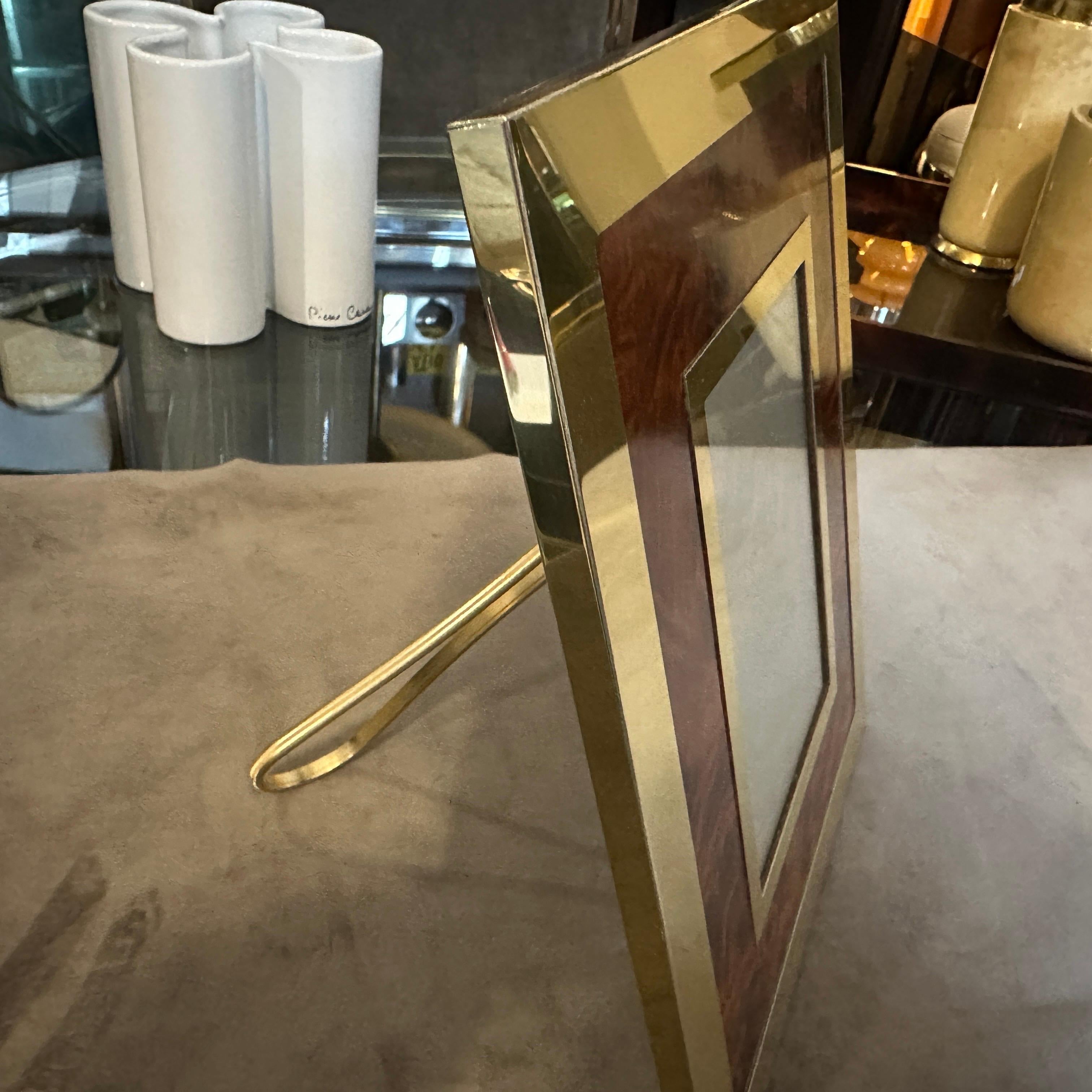 Una cornice italiana in ottone e lucite di alta qualità del Mid-Century Modern degli anni '70 in vendita 4
