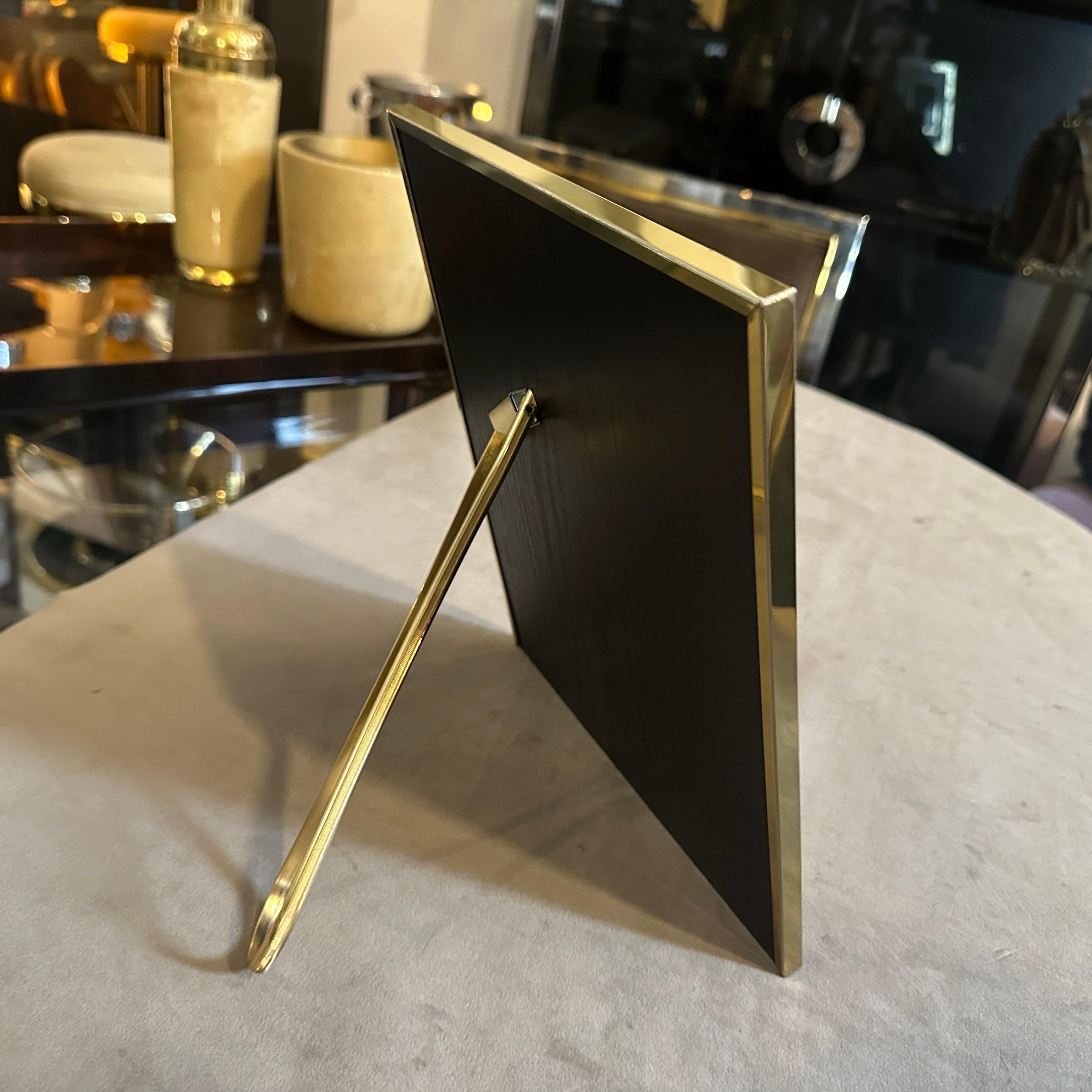 Mid-Century moderno Una cornice italiana in ottone e lucite di alta qualità del Mid-Century Modern degli anni '70 in vendita