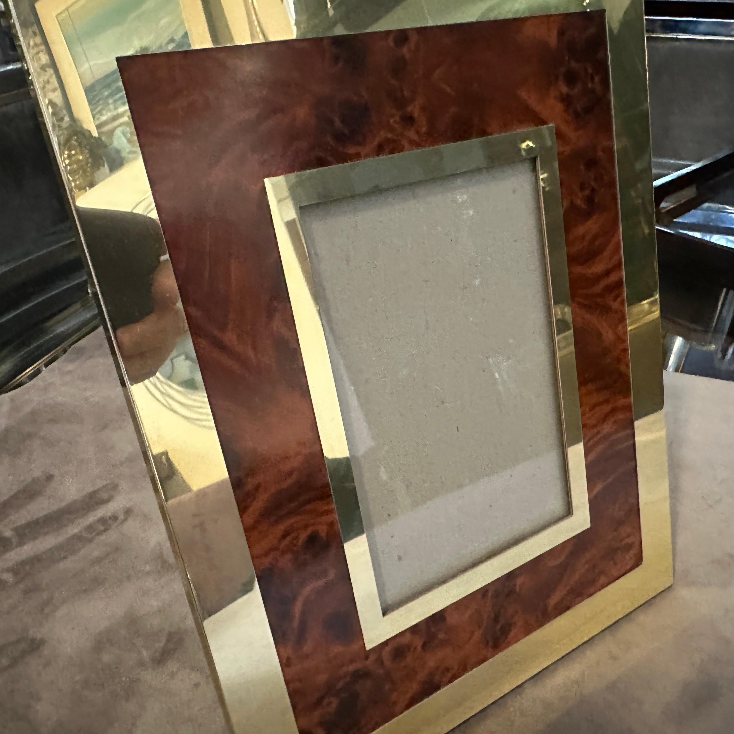 Italiano Una cornice italiana in ottone e lucite di alta qualità del Mid-Century Modern degli anni '70 in vendita