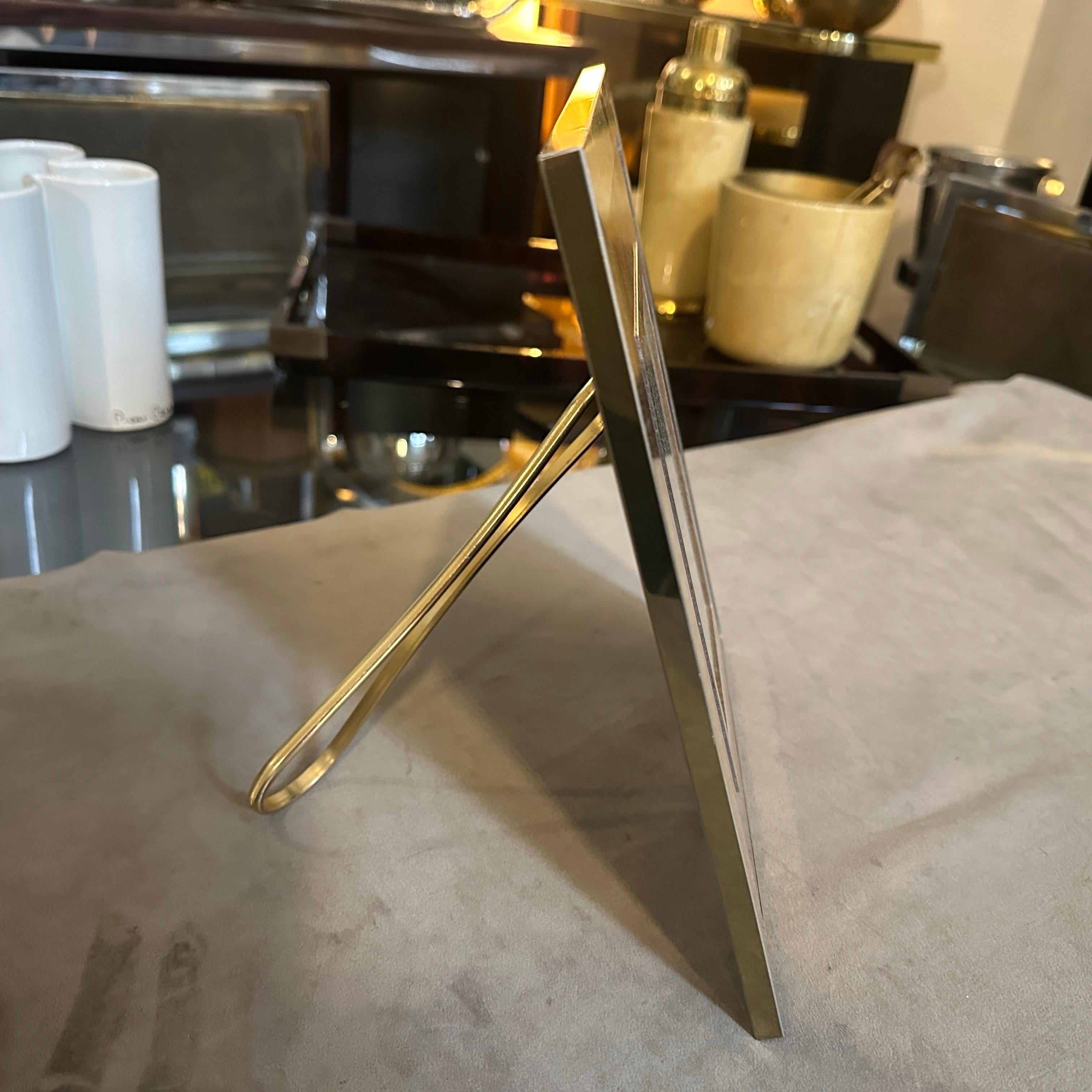 XX secolo Una cornice italiana in ottone e lucite di alta qualità del Mid-Century Modern degli anni '70 in vendita