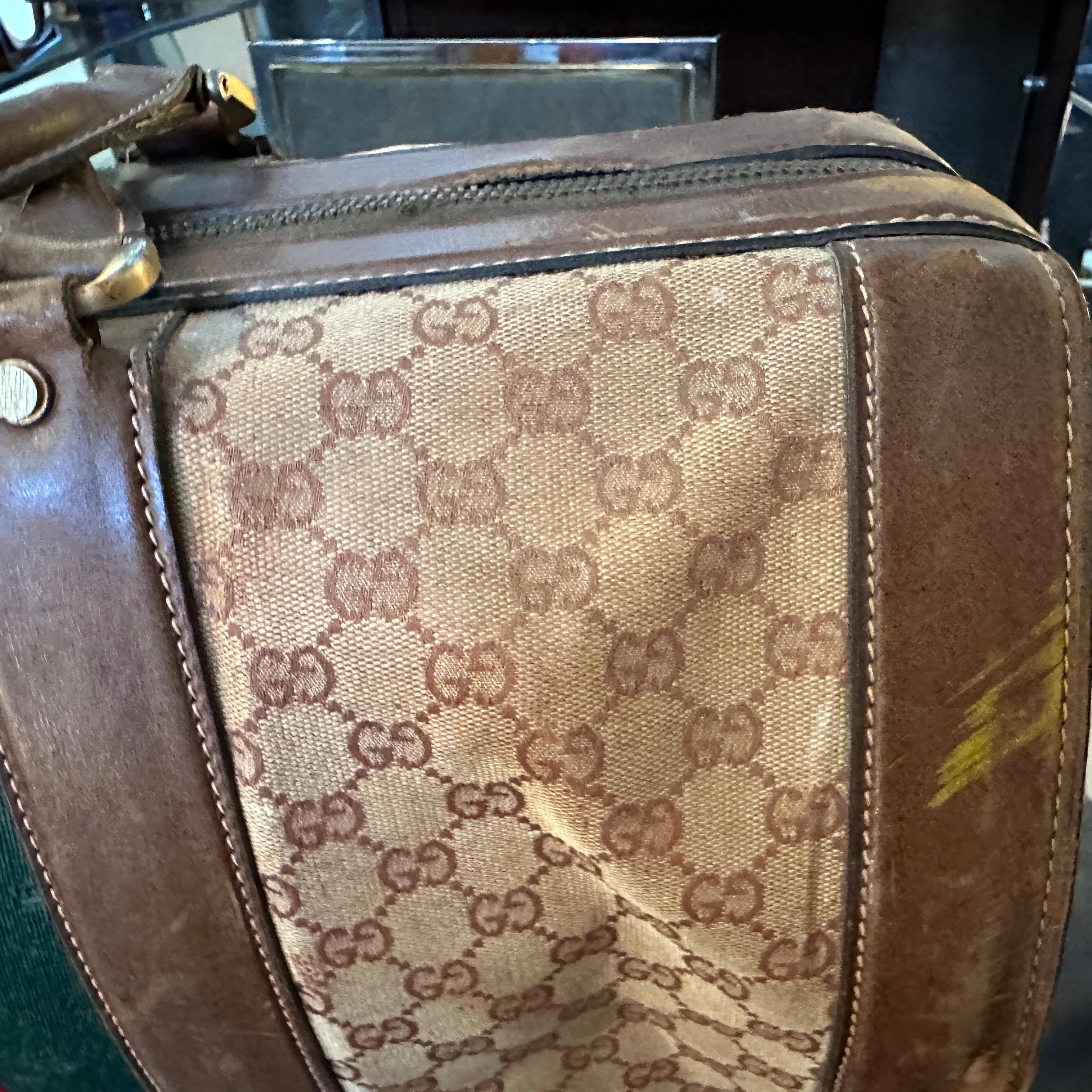 A 1970s Iconic GG Monogram Bowling Bag by Gucci In Fair Condition For Sale In Aci Castello, IT