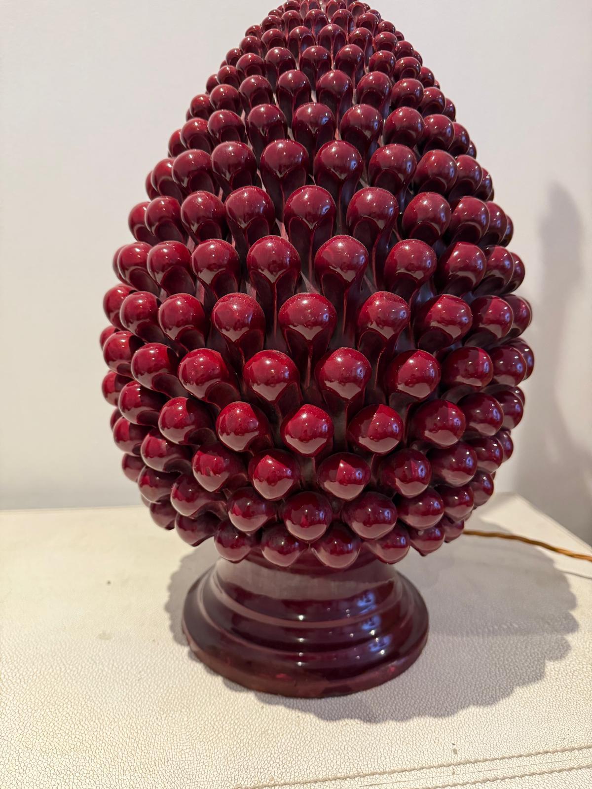 Italienische Keramik-Tischlampe aus den 1970er Jahren in Form eines Straußes roter Kirschen im Zustand „Gut“ im Angebot in London, GB